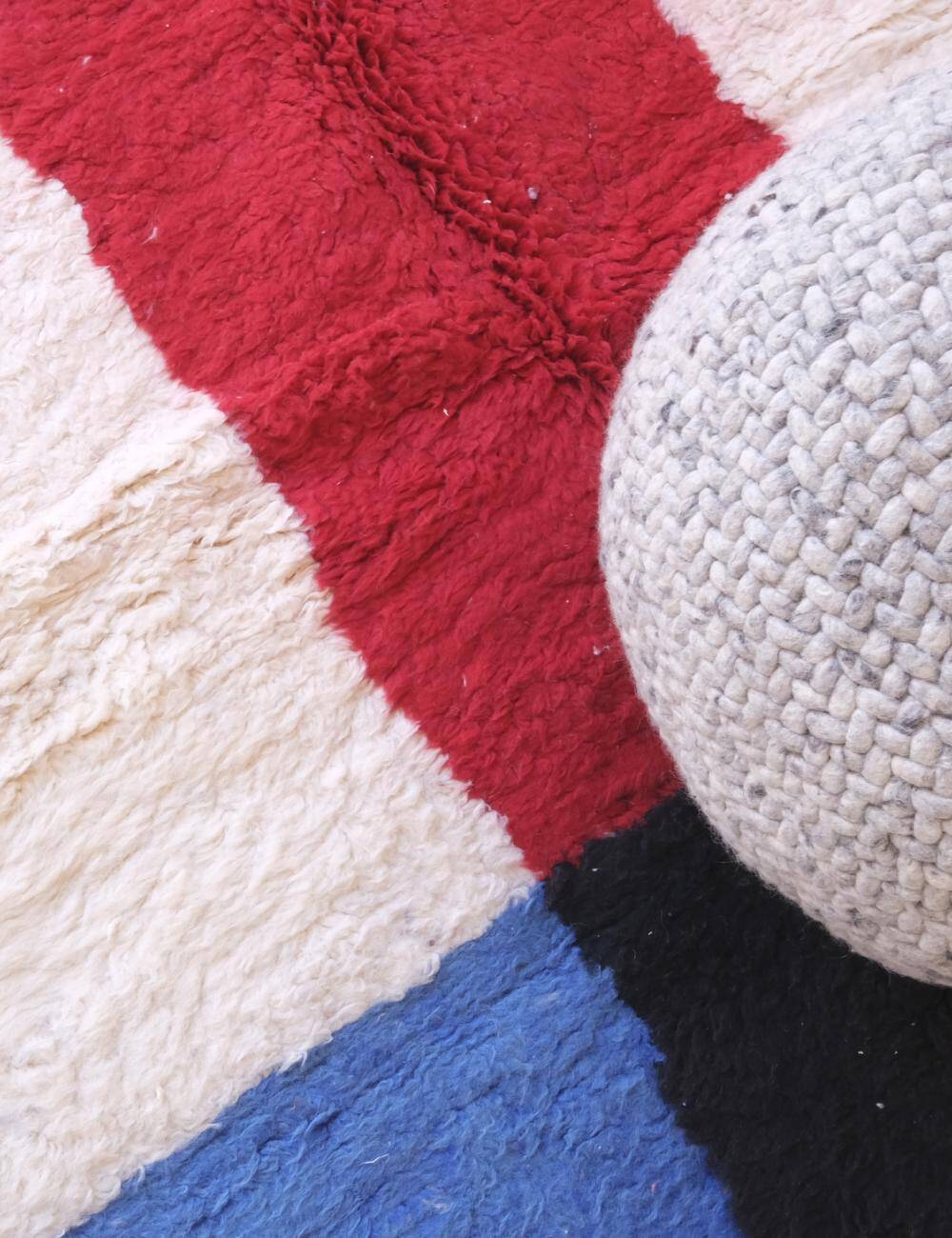 Contemporary Rug - 355 x 251 cm