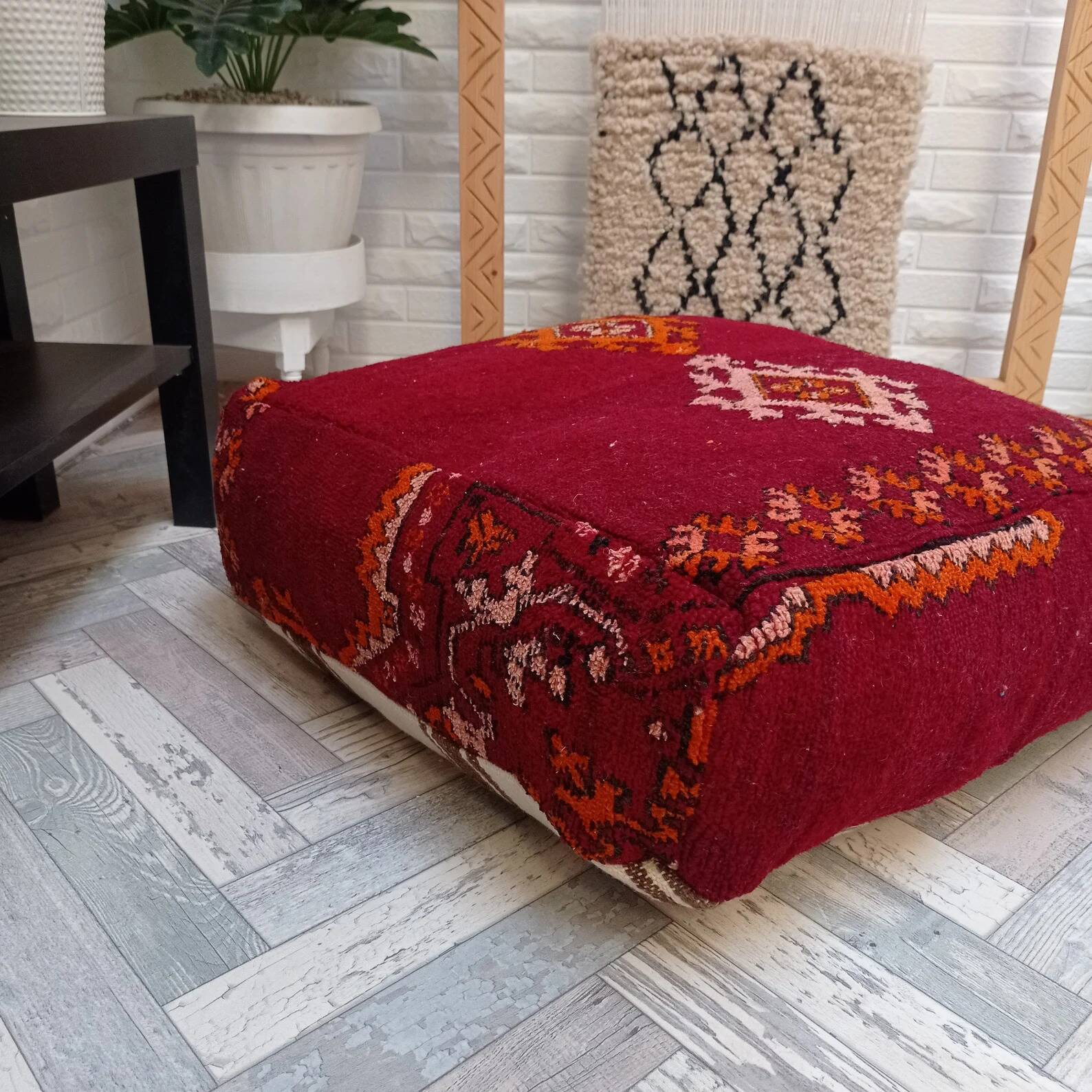 Handmade Berber pouf in wool 60 X 60 X 20 CM