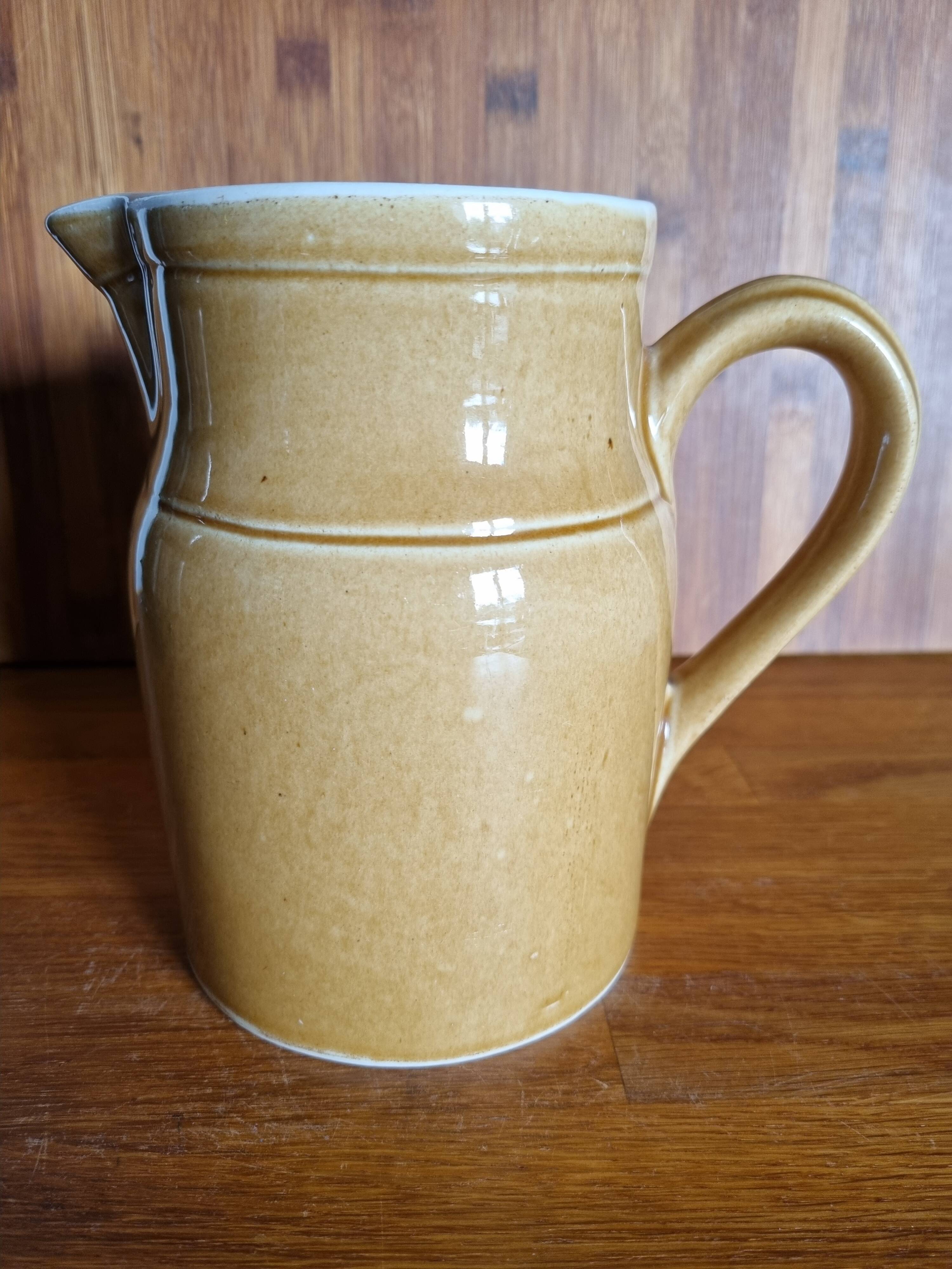 Vintage enameled stoneware pitcher 1L