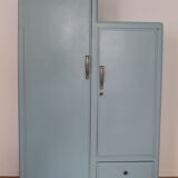 Asymmetrical wardrobe typical of the 50