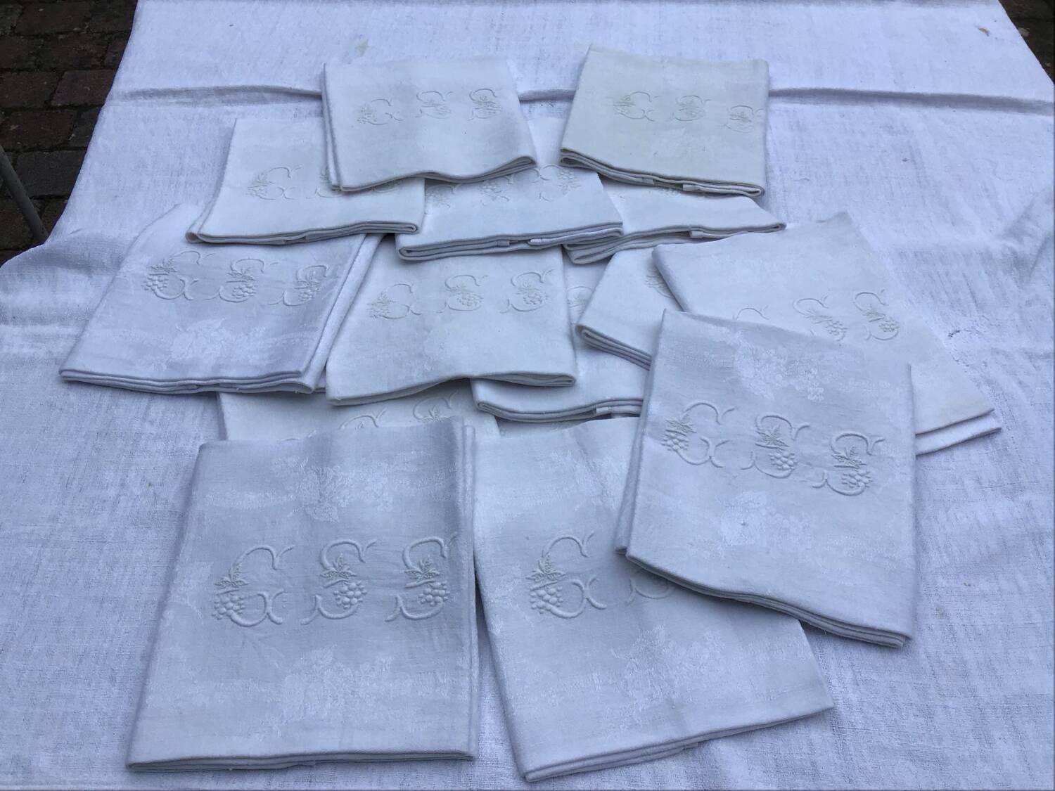 Set of 12 vintage white napkins with lilacs, monogrammed GSS.