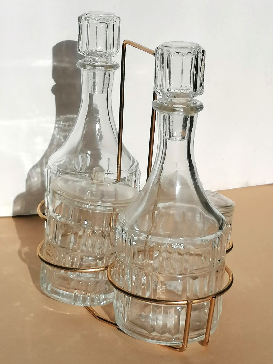 Servant salt shaker pepper golden metal