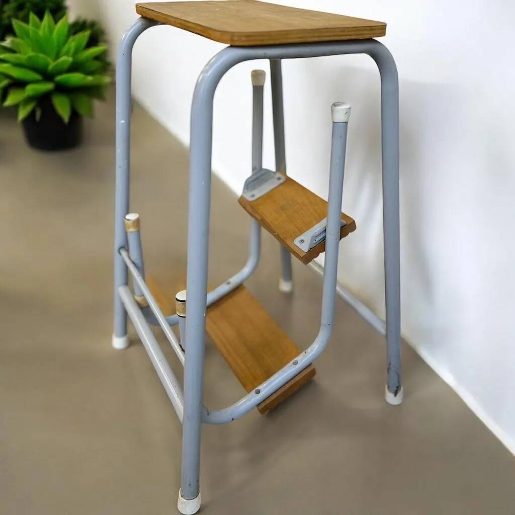 Vintage folding stool / kitchen step / mini ladder
