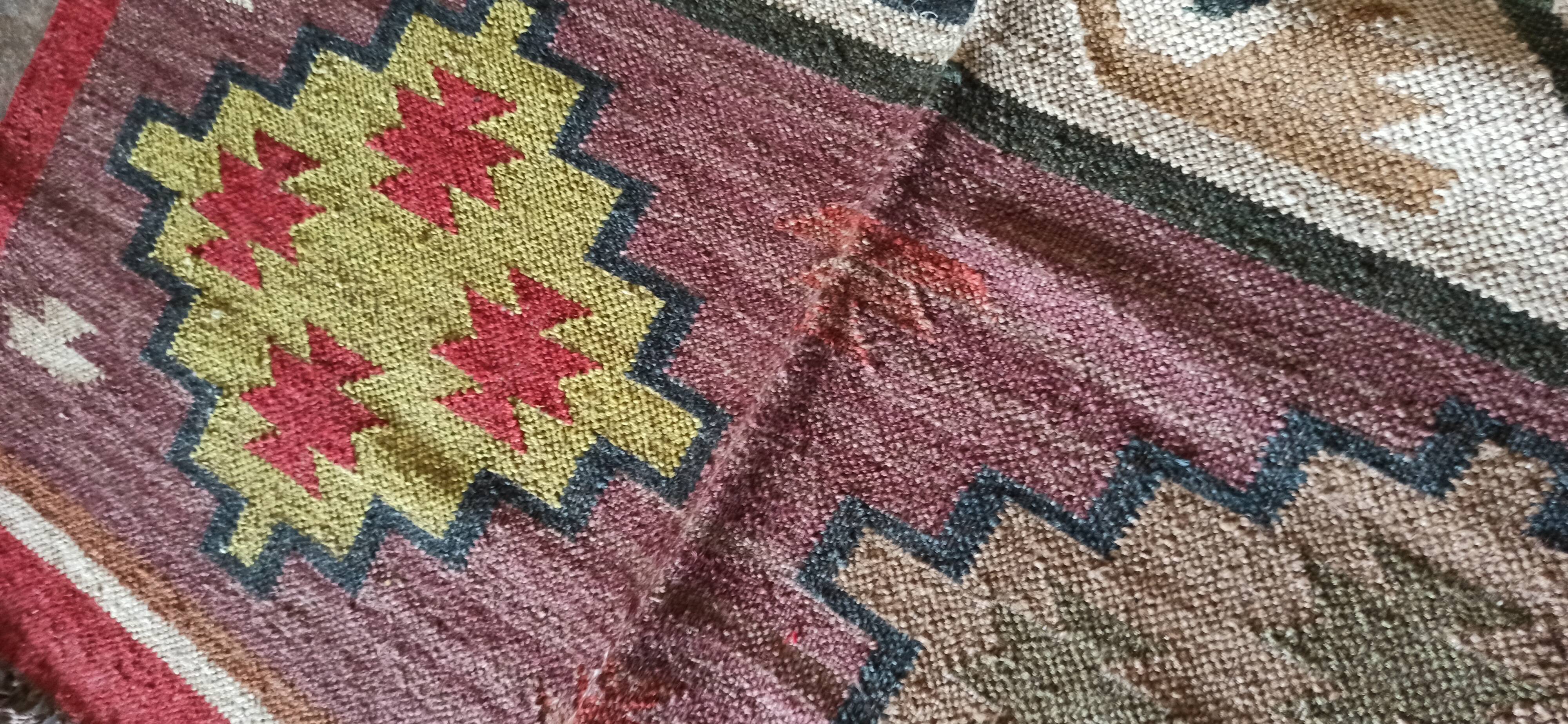 Kilim carpet in burlap and cotton. 120cm x 190cm