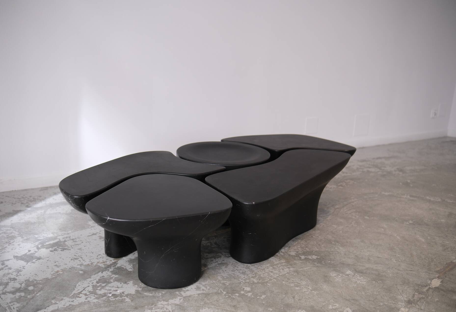 Marble coffee table - Aulyom Studio