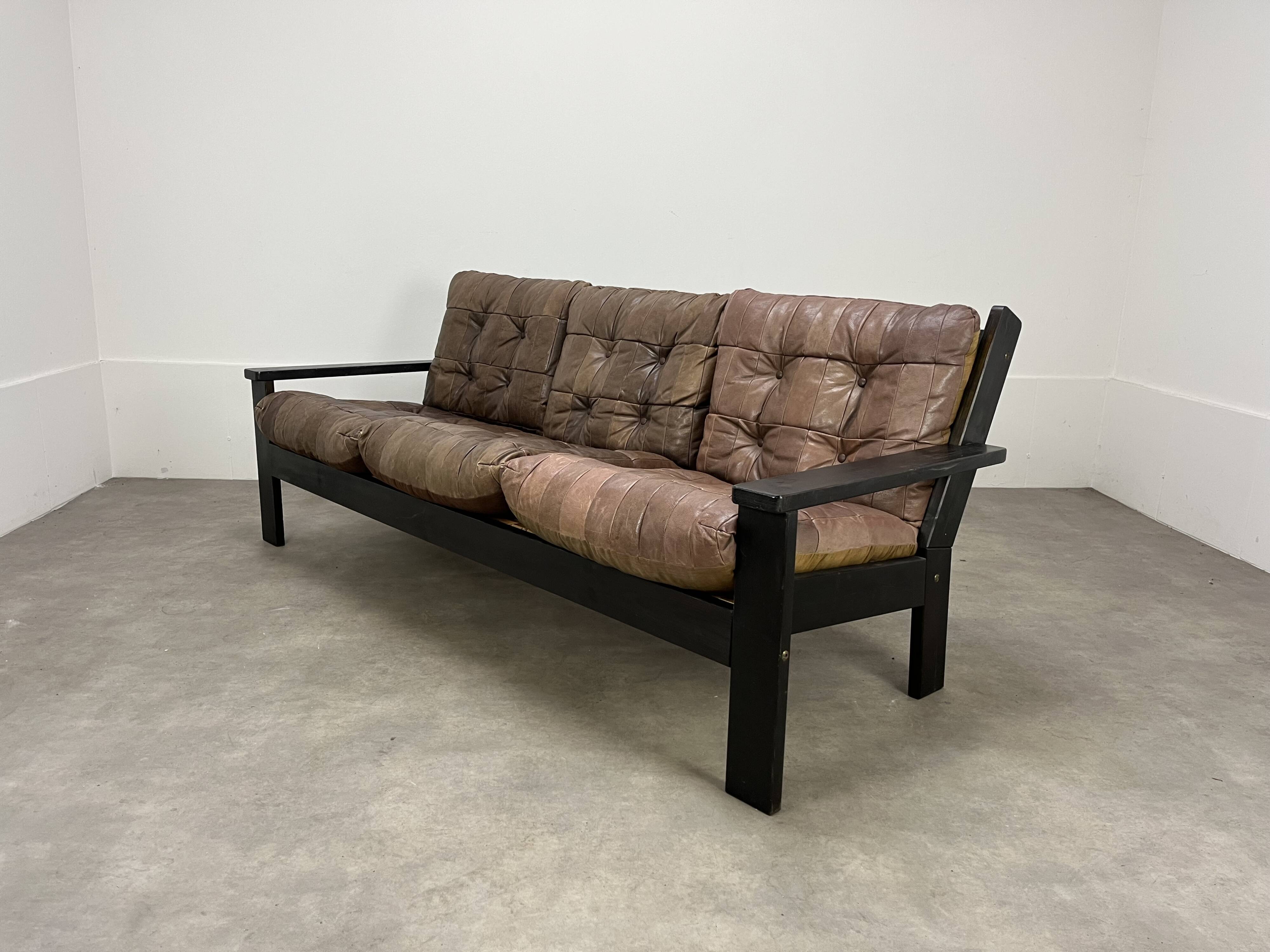 Living room sofa and brutalist armchairs in leather and wood, 70s, chalet style