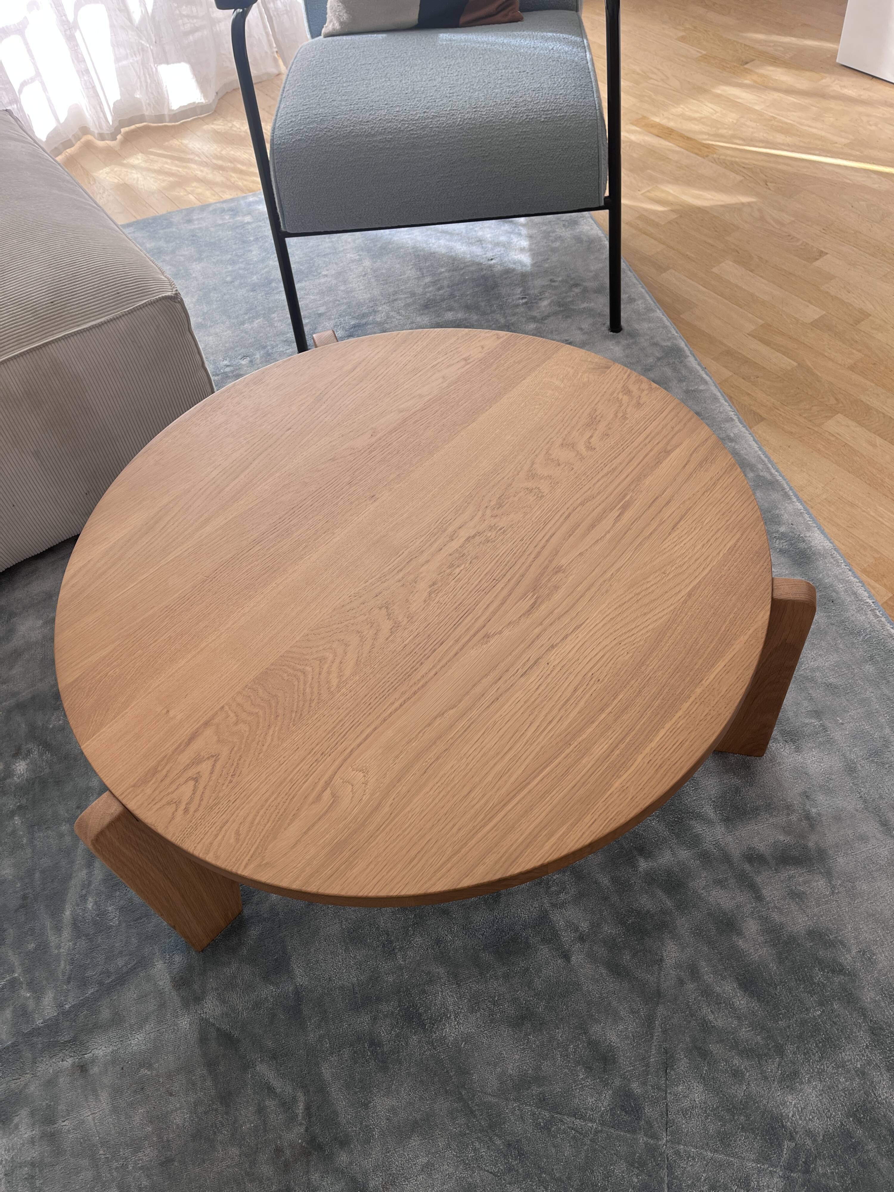 Table basse Guéridon Bas, Jean Prouvé – Édition Vitra – Chêne naturel