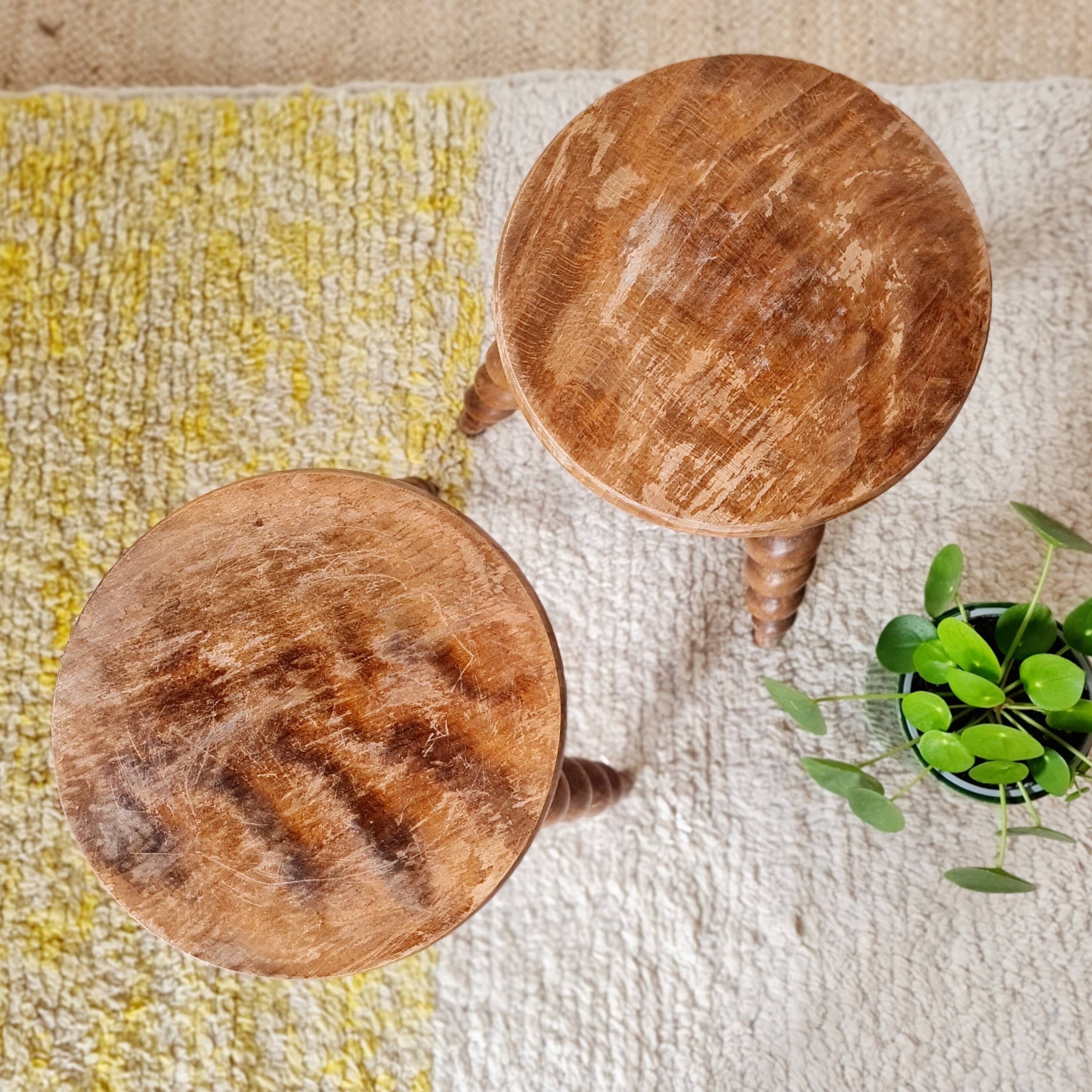 Paire de sellettes tripodes vintage en bois torsadé - tabourets