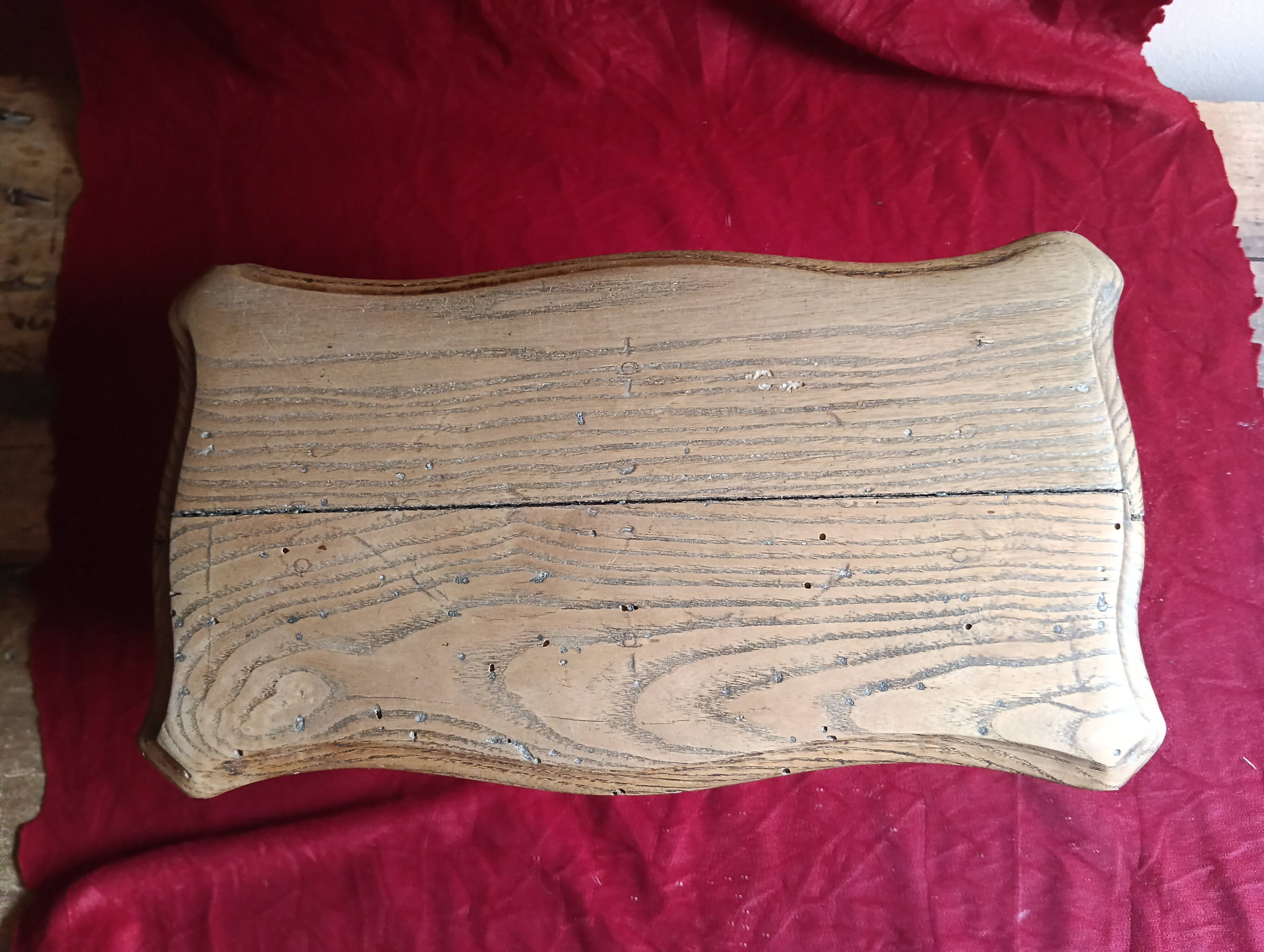 Small bench / footrest in oak