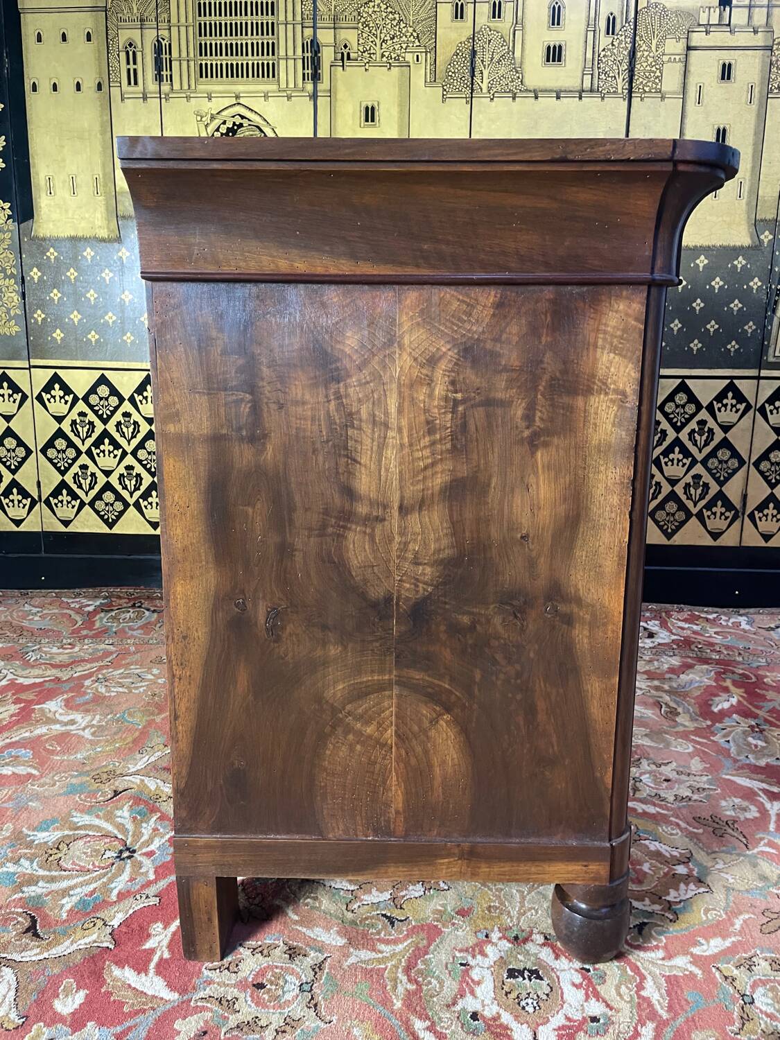 Walnut chest of drawers, Restoration period