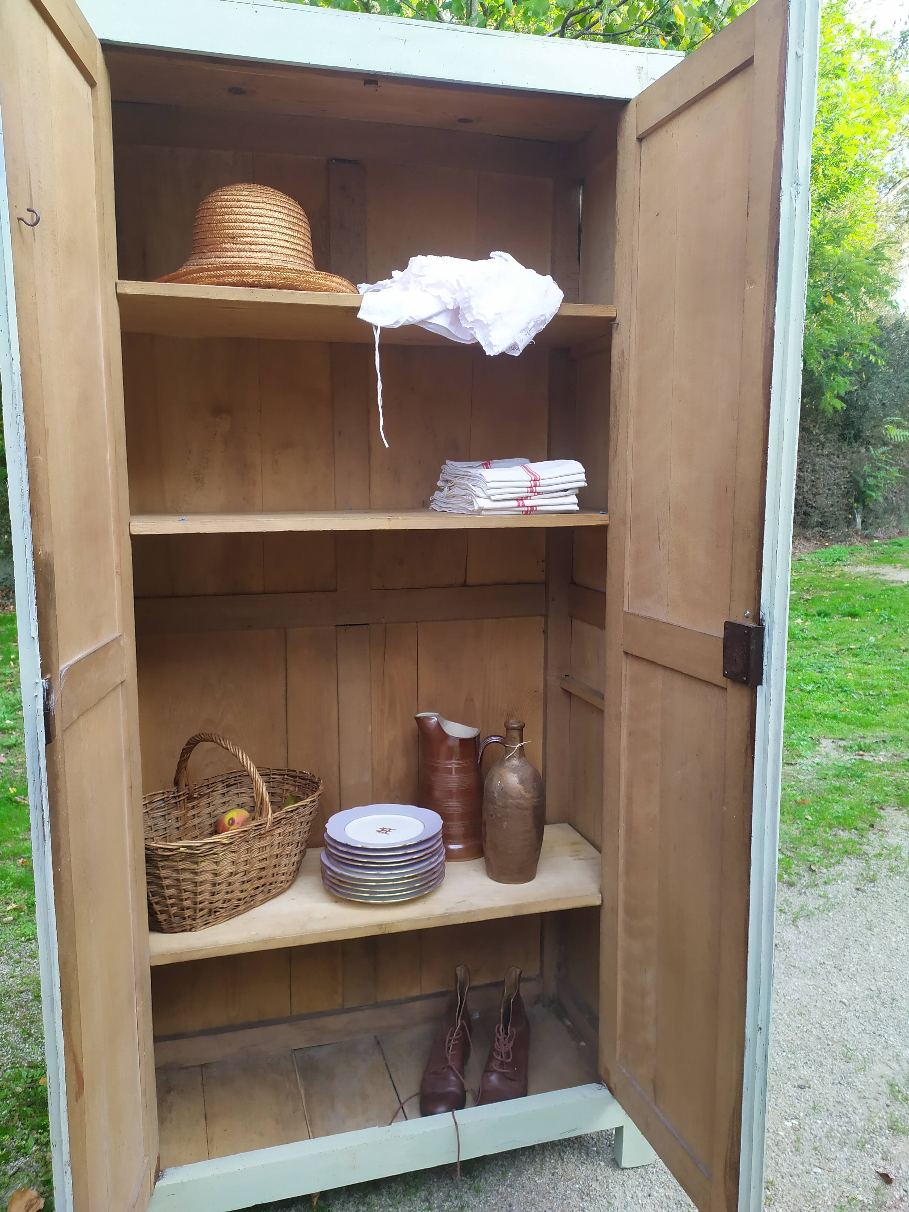 Armoire parisienne