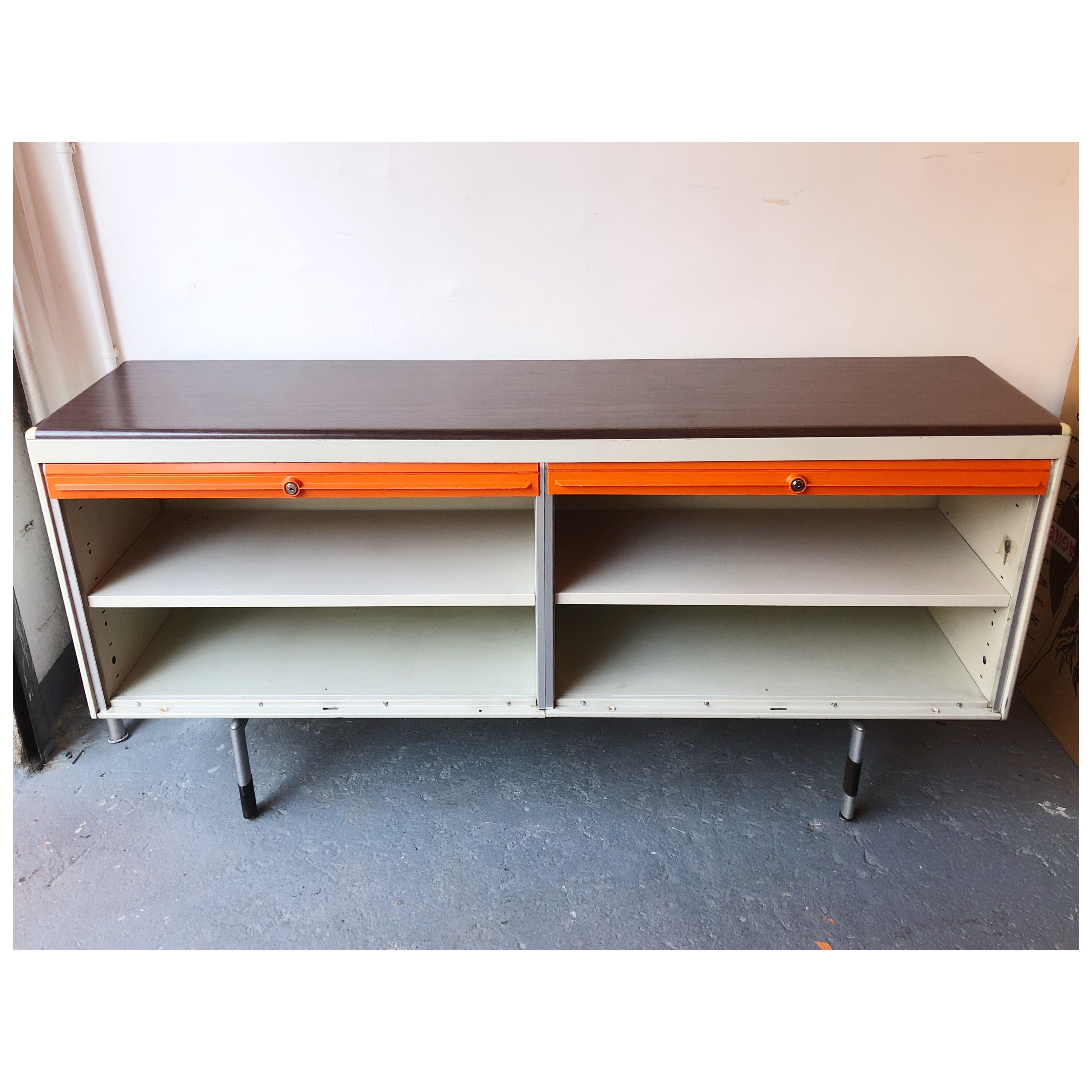 Strafor sideboard