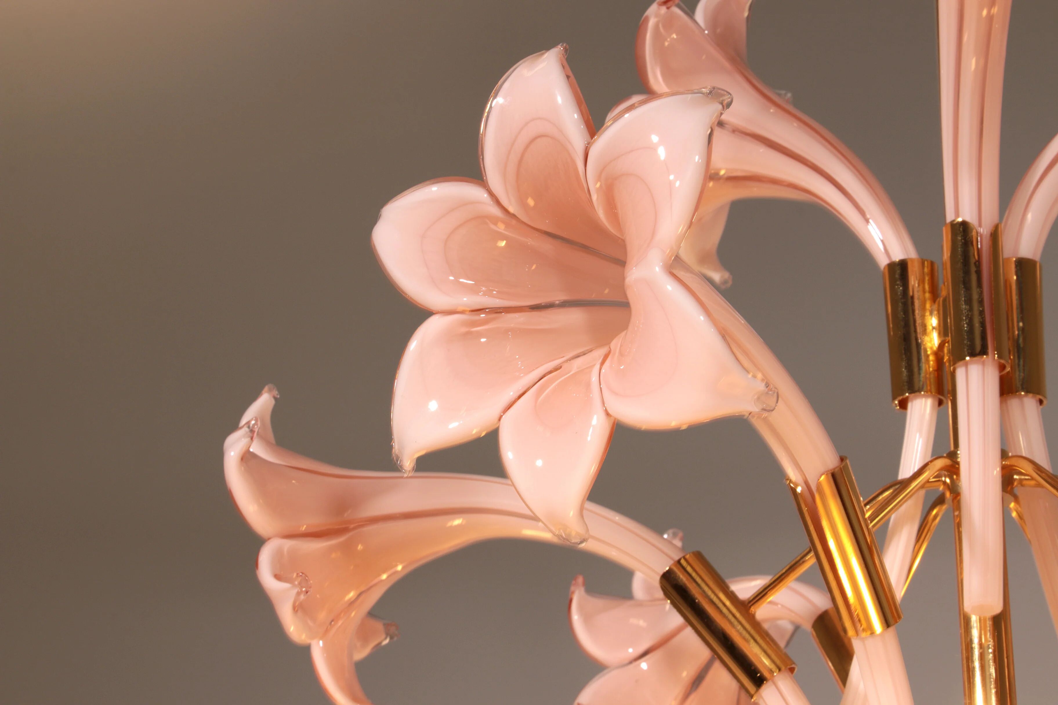 Lys rose, spectaculaire lustre de Murano par Franco Luce, 1970