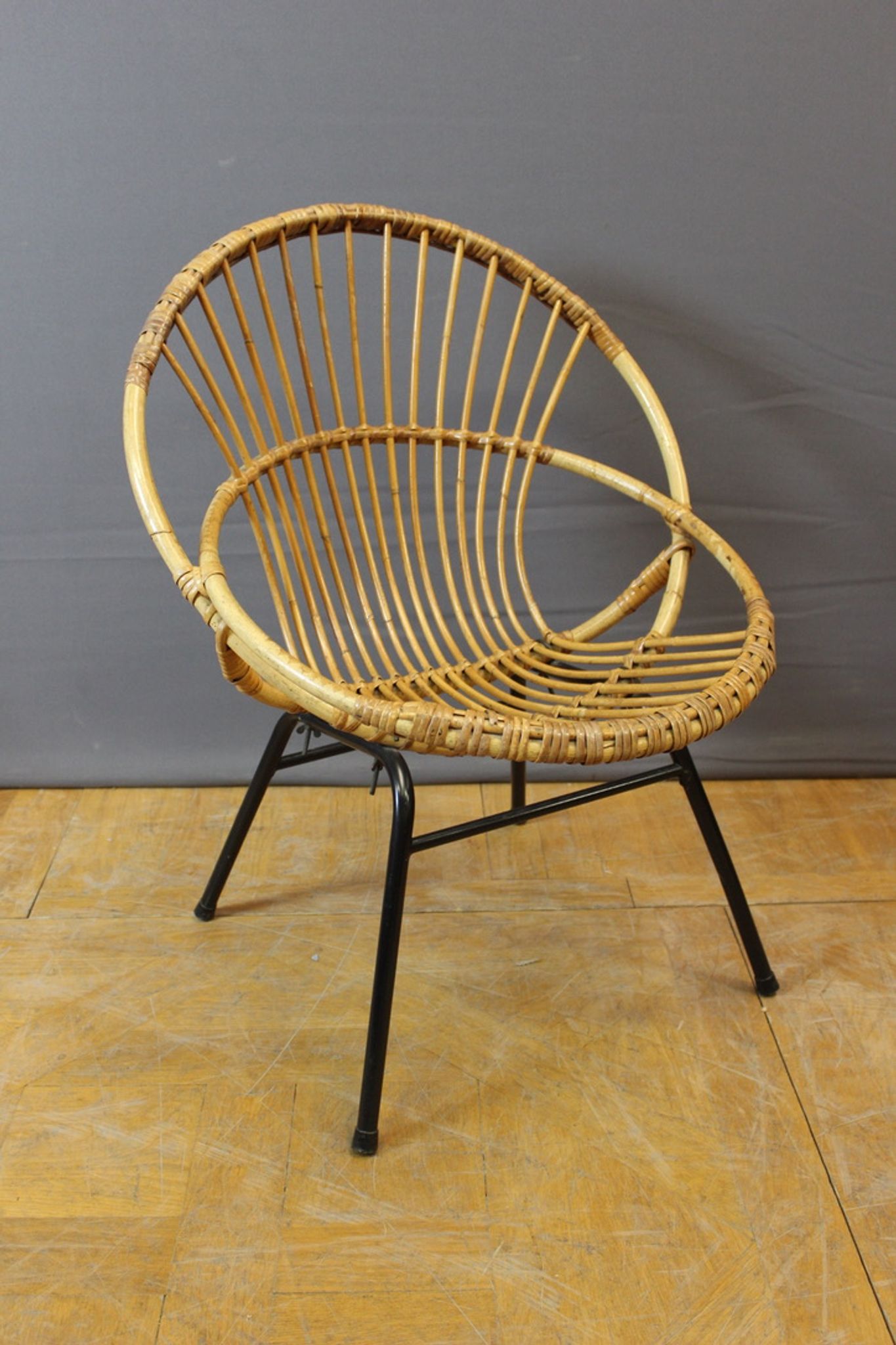 Living room in rattan and black lacquered iron by Rohe Noordwole circa 1950