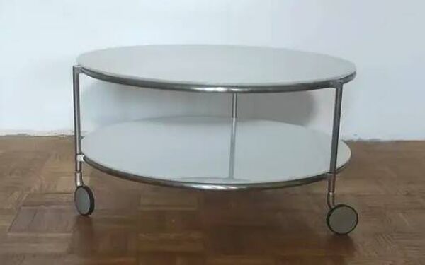 Table Strind, by Ehlen Johansson