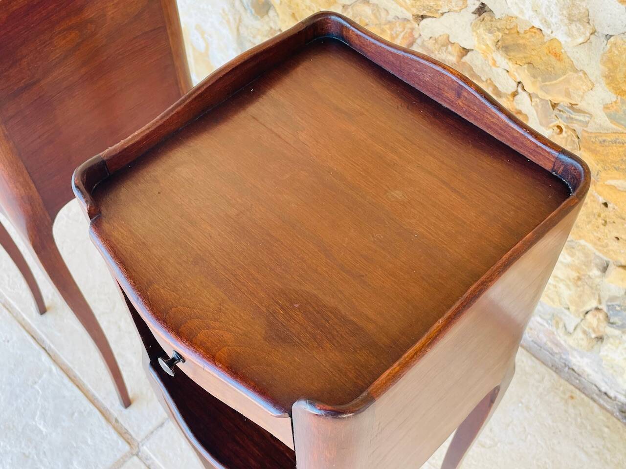 Paire de chevets style Louis XV en noyer