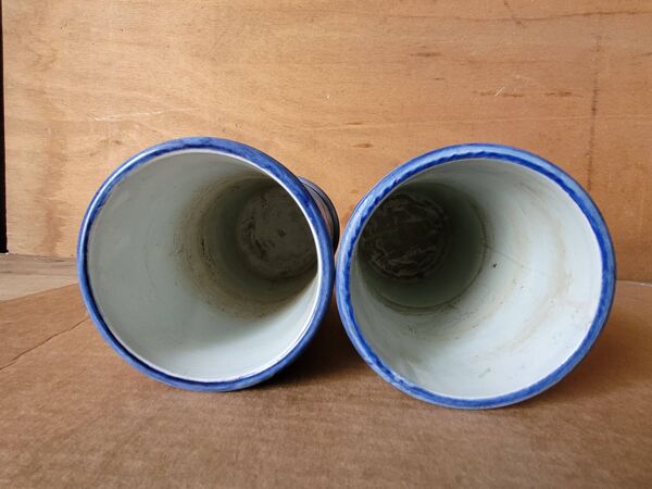 Paire de vase rouleau en faïence de Gien décor Rouen