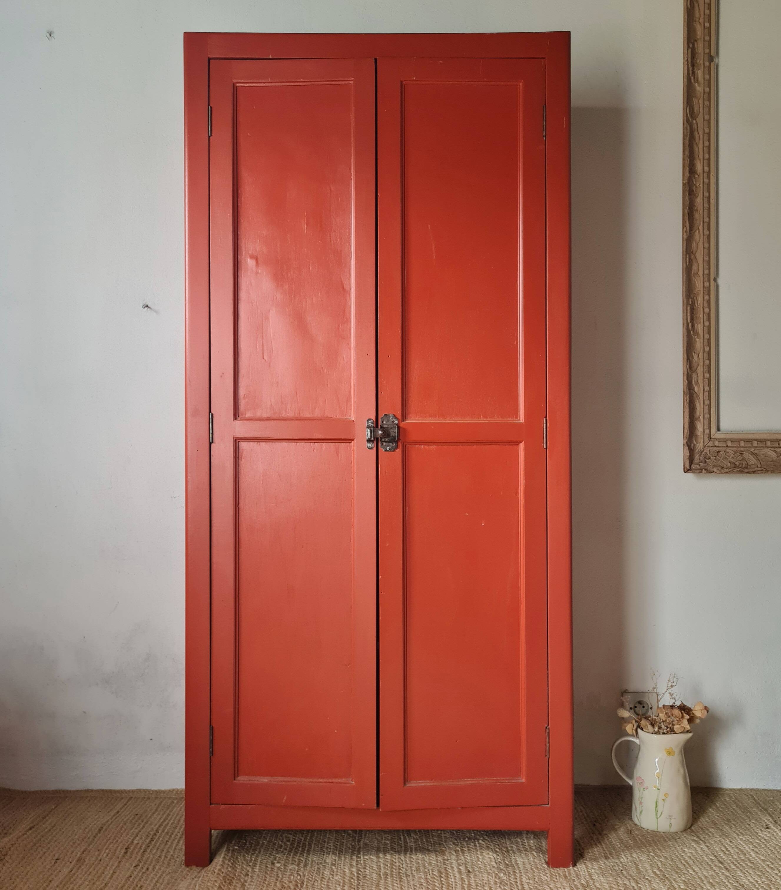 Armoire parisienne rouge - petit format