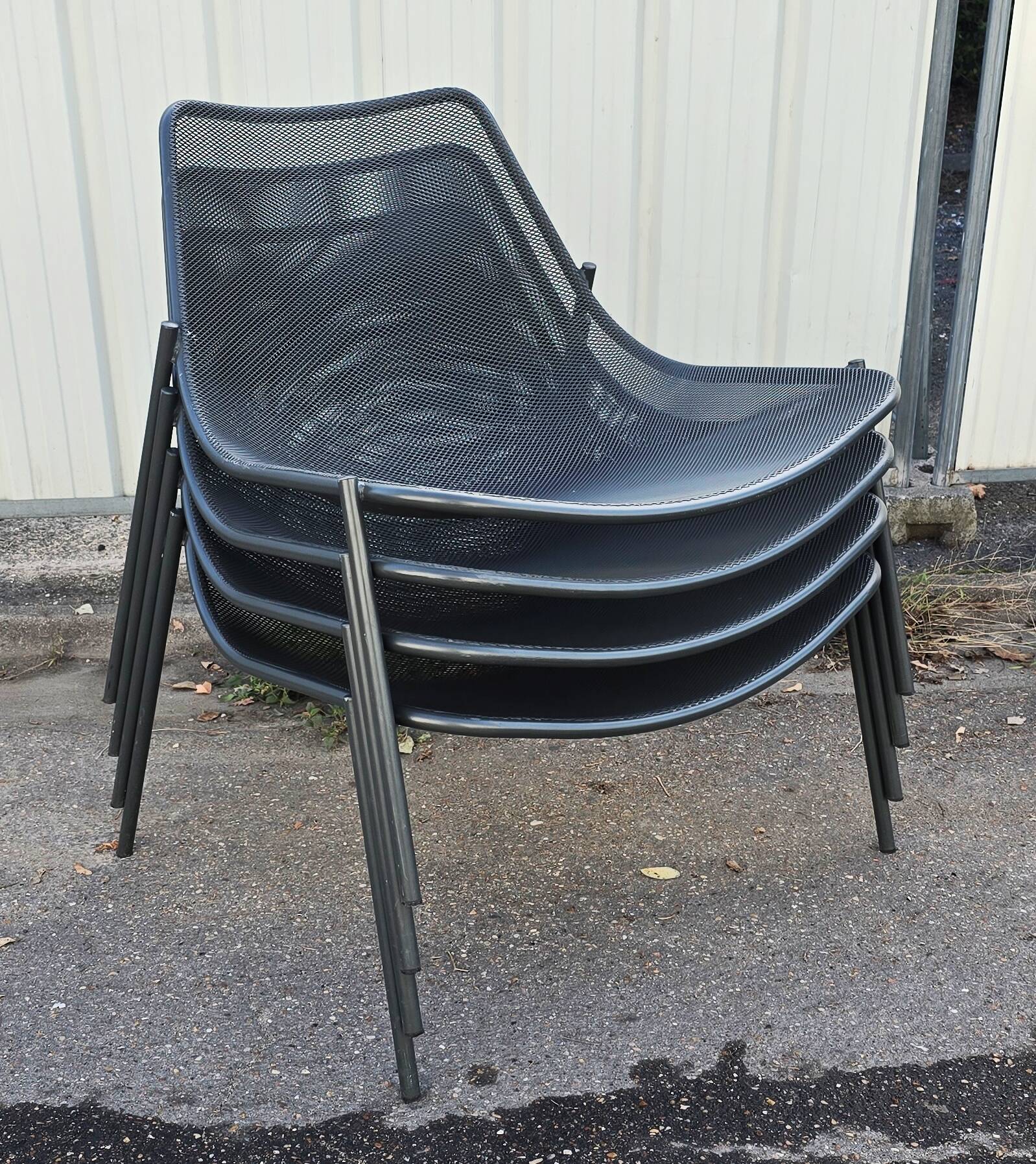 Suite de 4 fauteuils bas Round, EMU