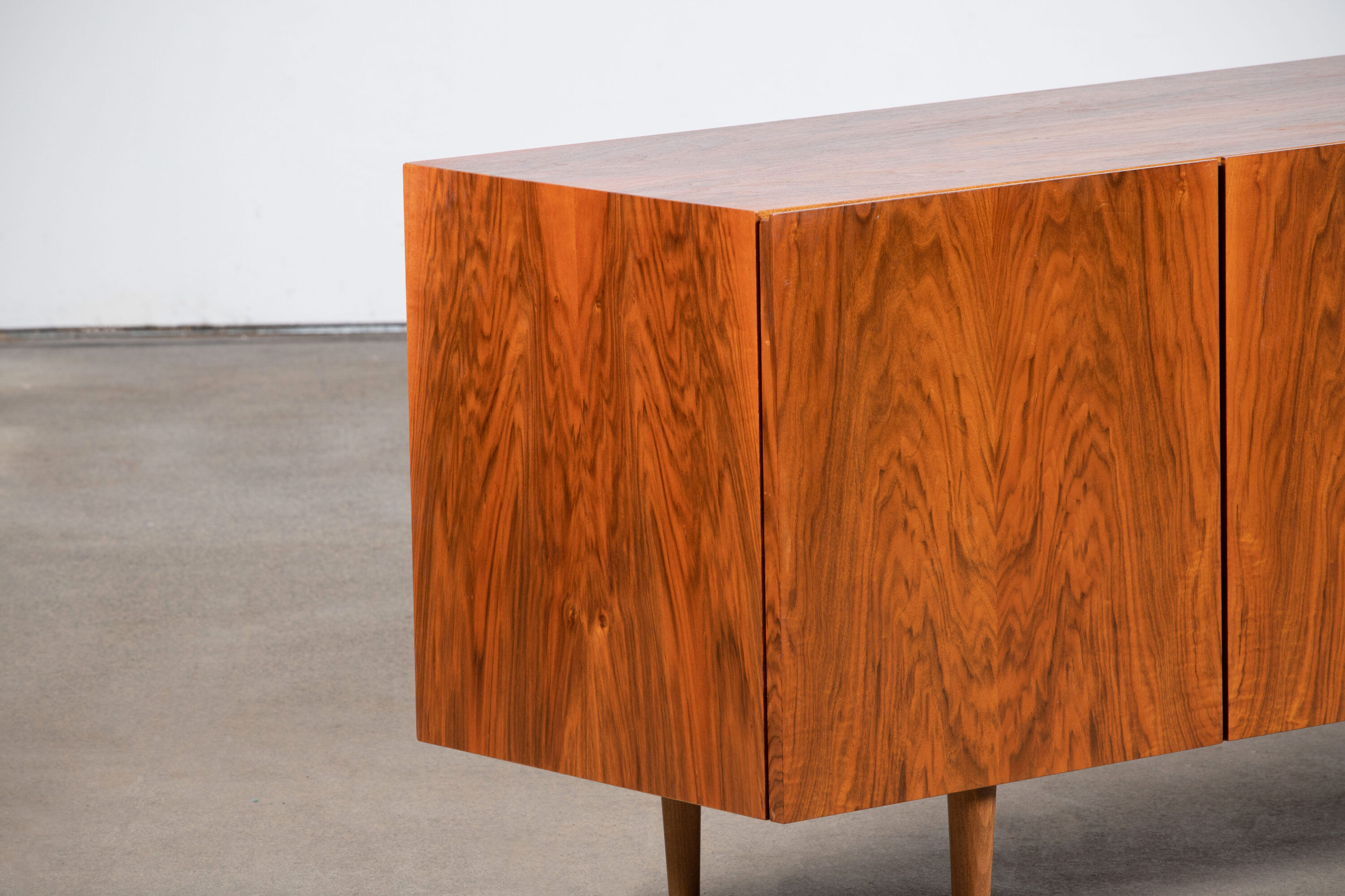 Scandinavian rosewood row – 200 cm