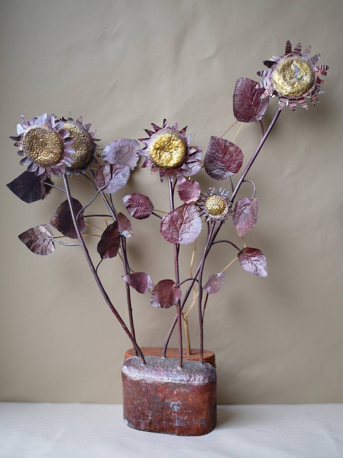 Sunflower structure – 1970s