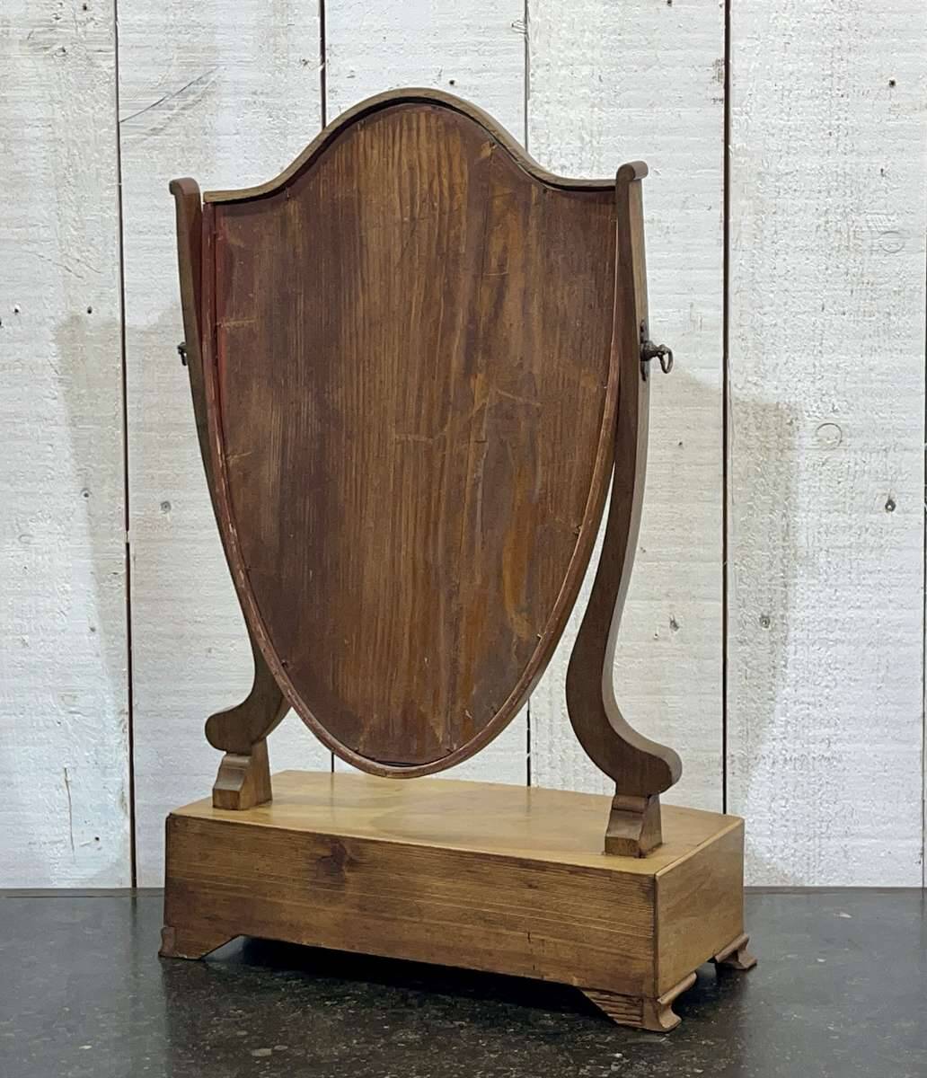 English mahogany dressing table from the late 19th century.