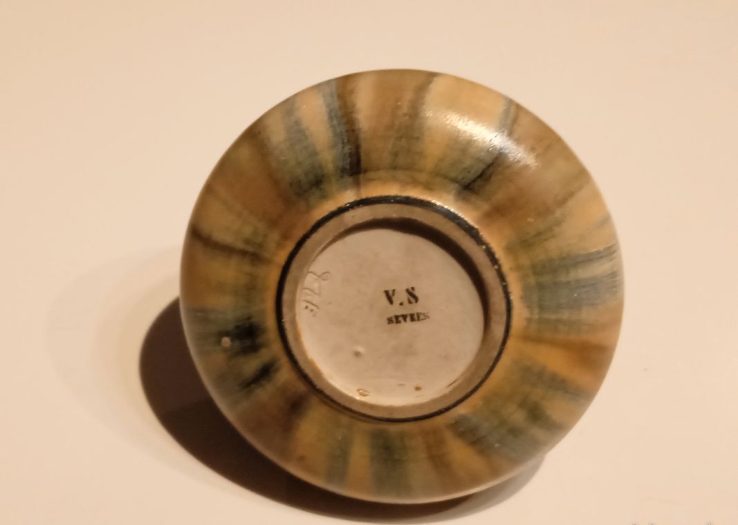 Inkwell old ceramic tin