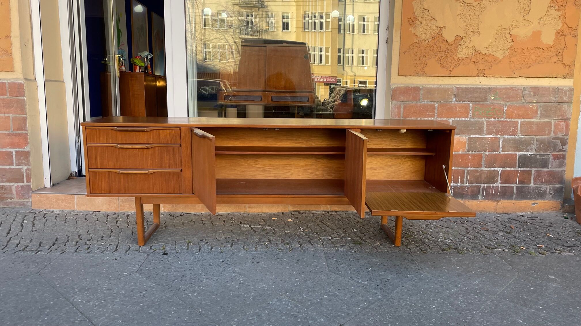 Teak row of the 60s U-shaped base