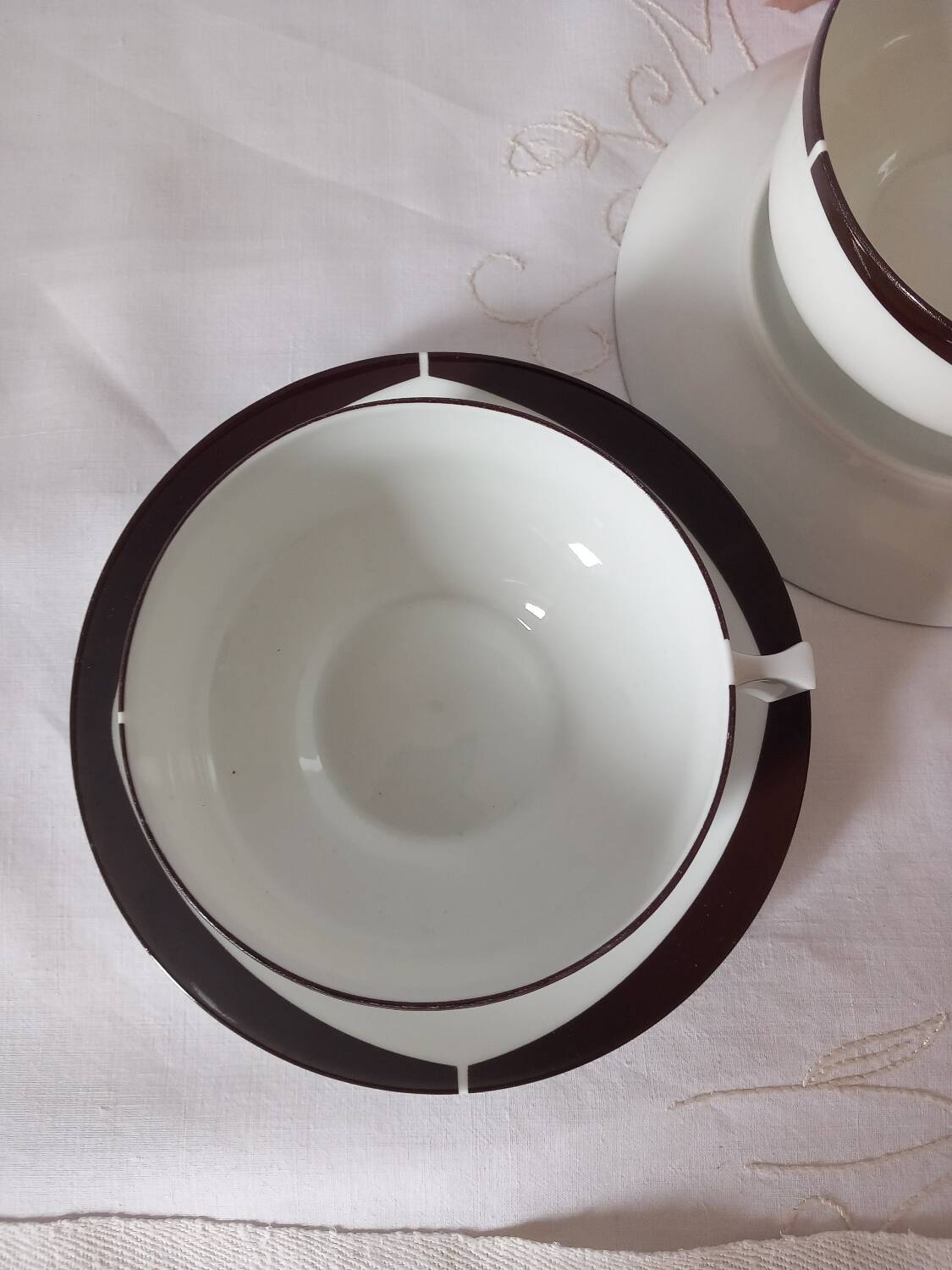 Lunch duo cups and saucers in Limoges porcelain by Lafarge.