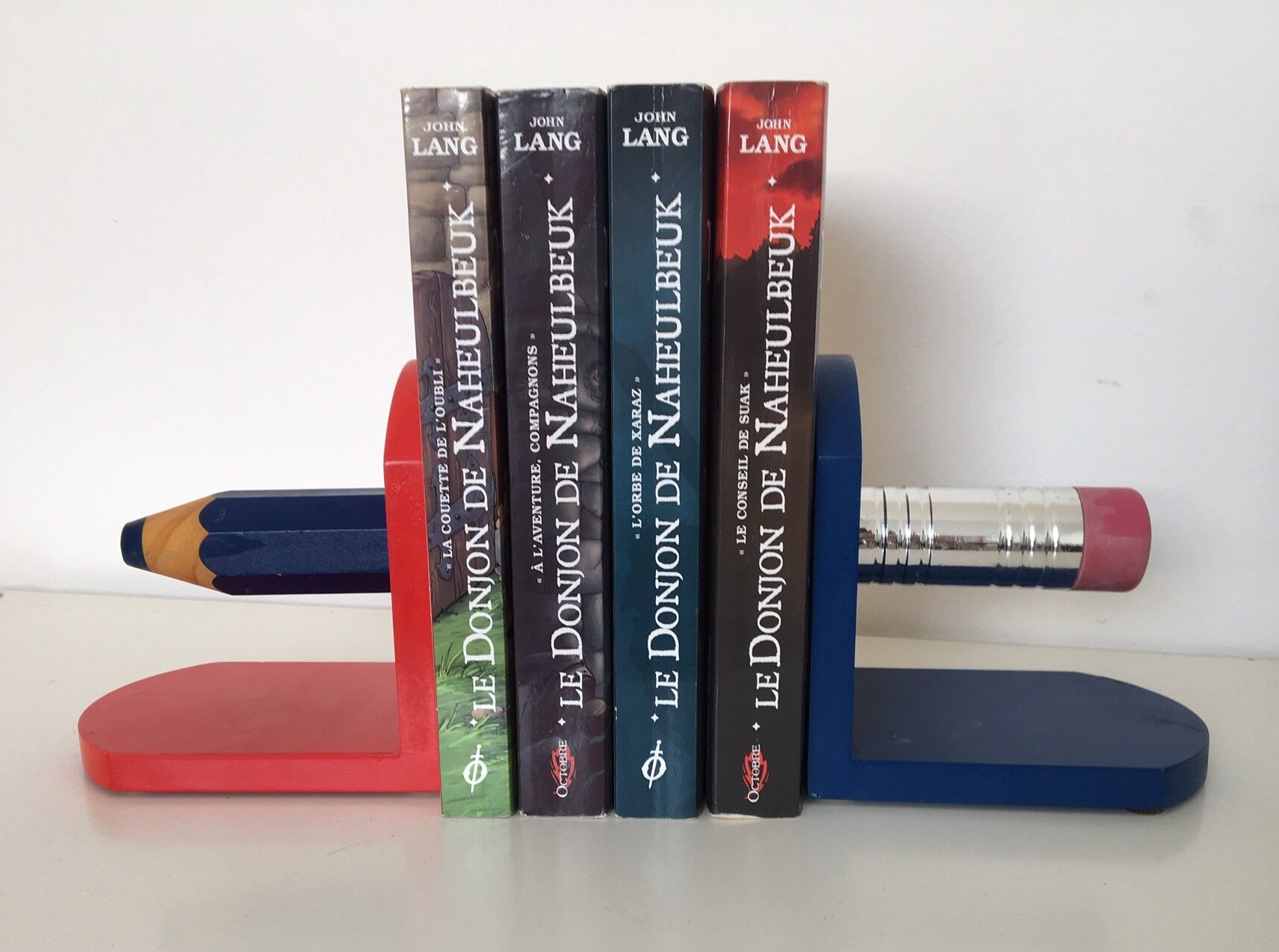 Pencil-shaped bookend