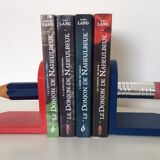 Pencil-shaped bookend