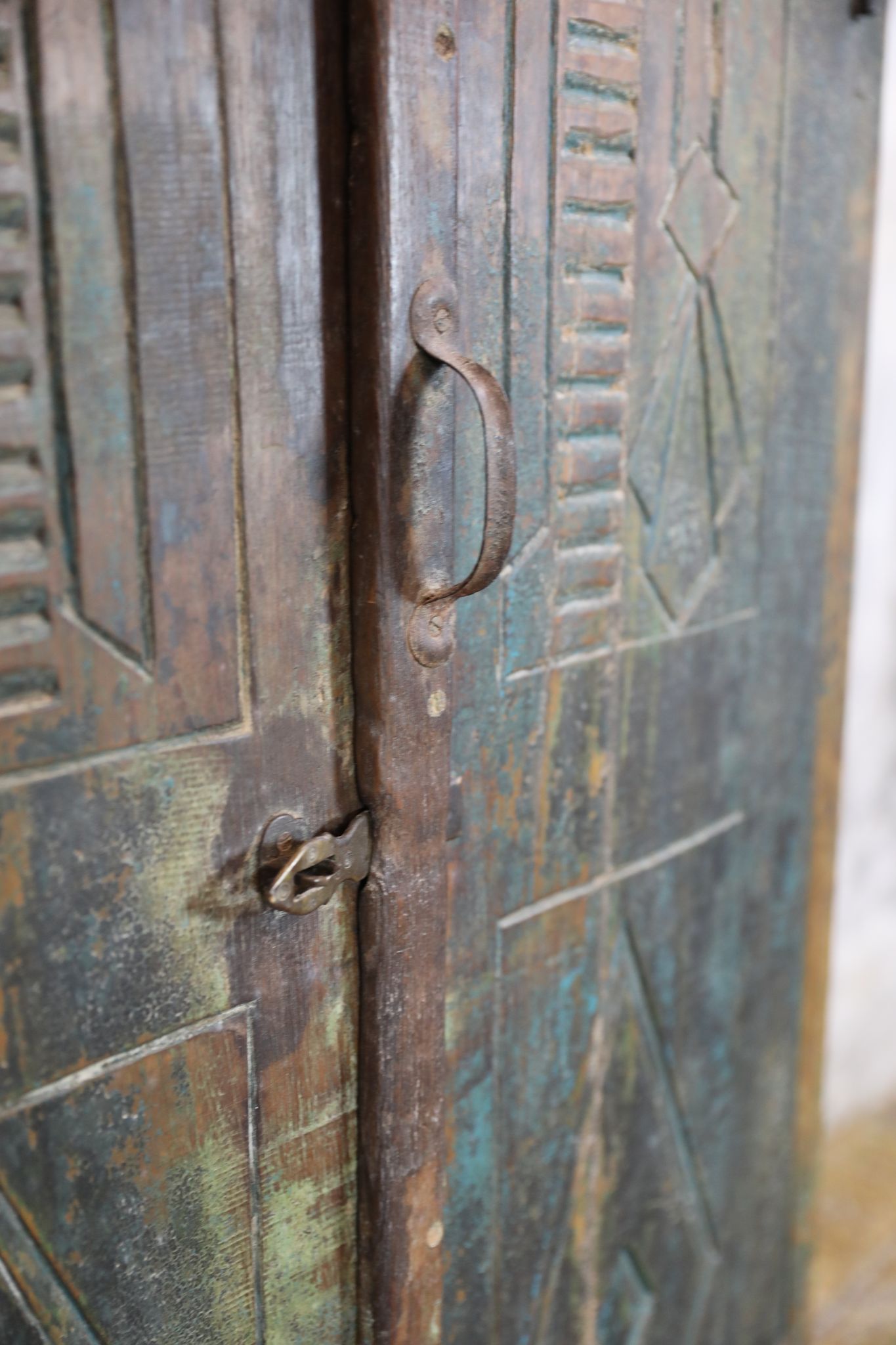 Indian furniture Blue patinated carved wardrobe with 2 doors and 1 shelf, unique piece