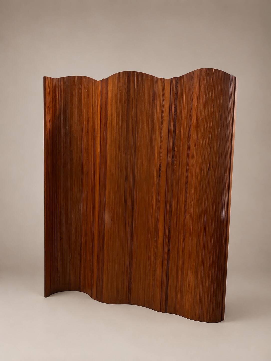 Wavy wooden screen, 1970s design