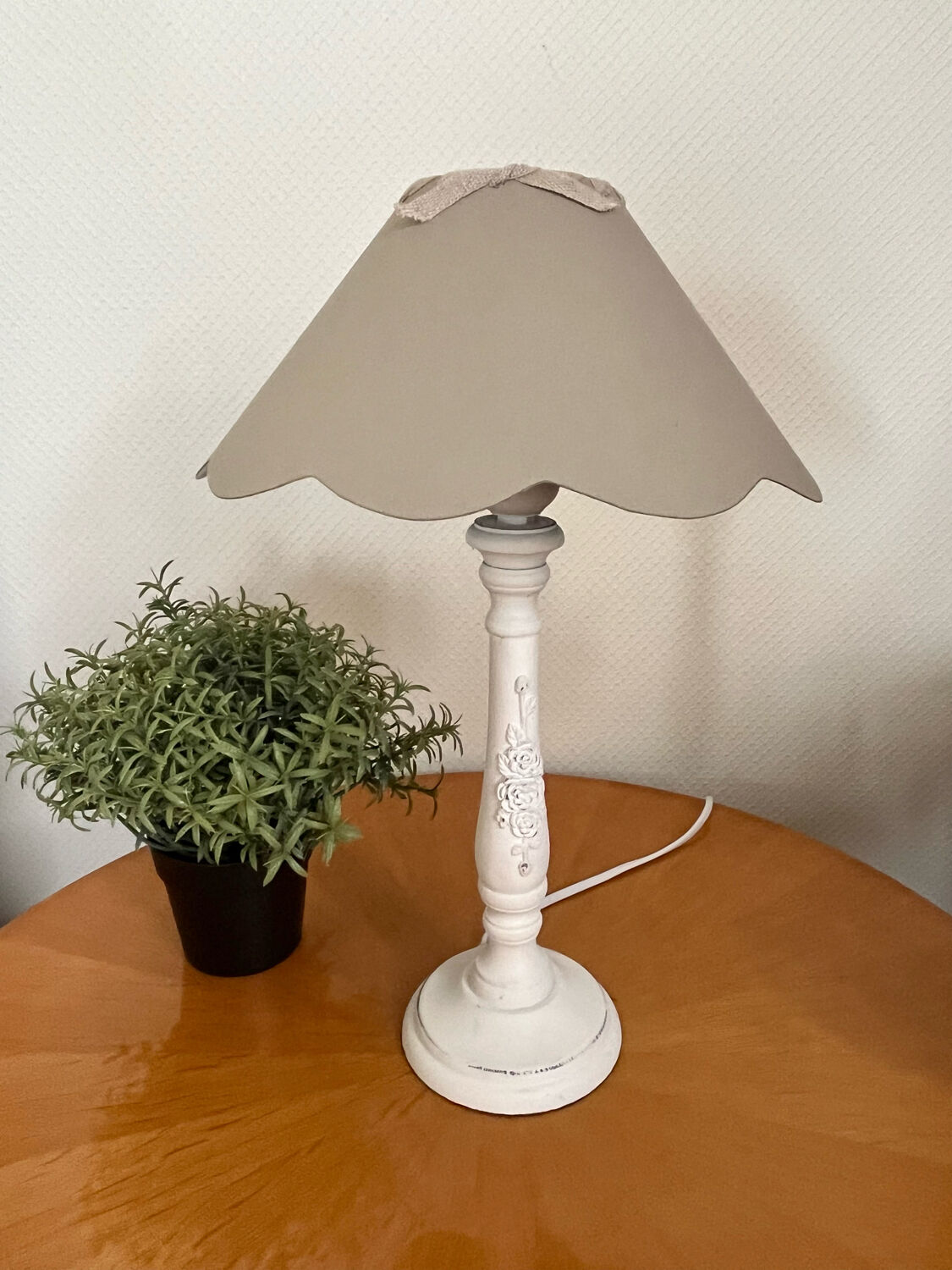Shabby white patina wooden lamp base