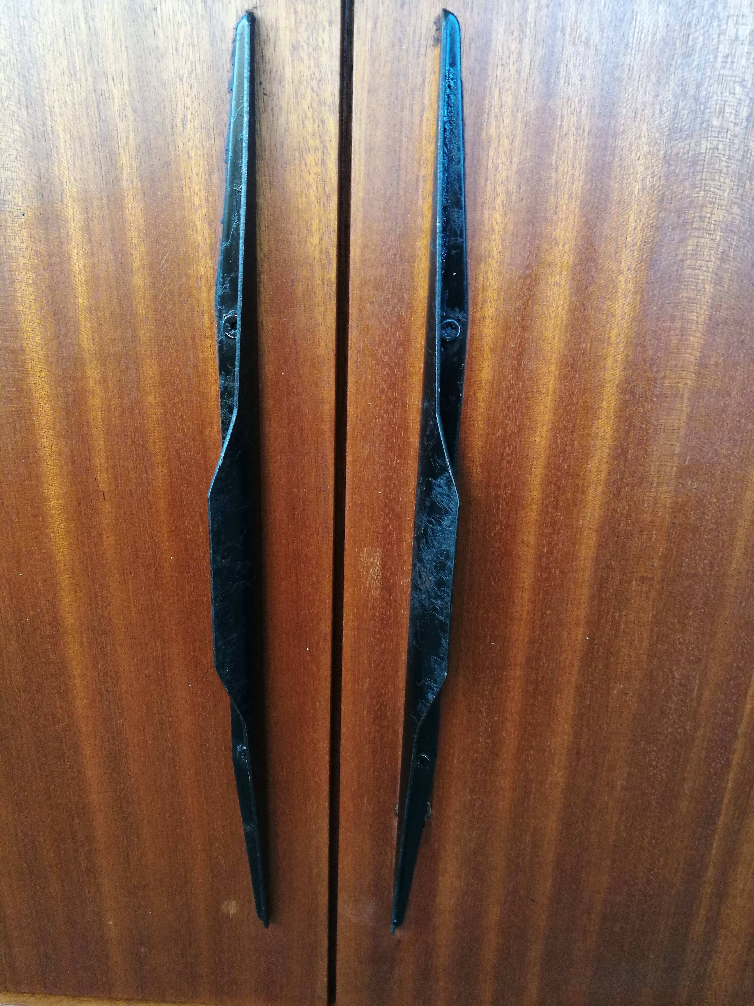 Seventies vintage bass row