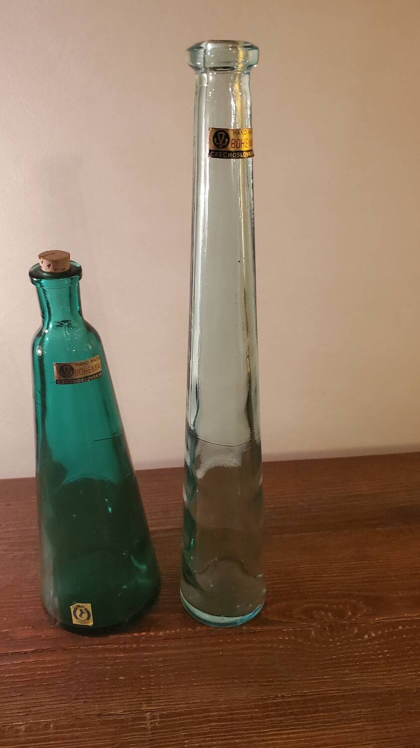 Lot 2 mini vases, vintage bottles