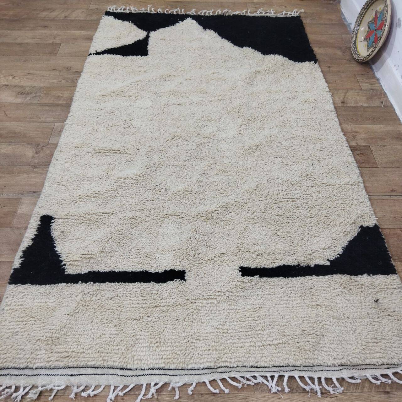 Azilal Vintage Rug 260x150 cm - Minimalist Black and Cream Design