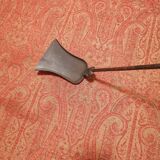 Pelle cheminée feuille d'acante