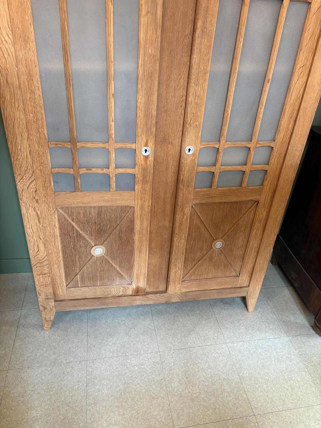 Parisian sandblasted wardrobe