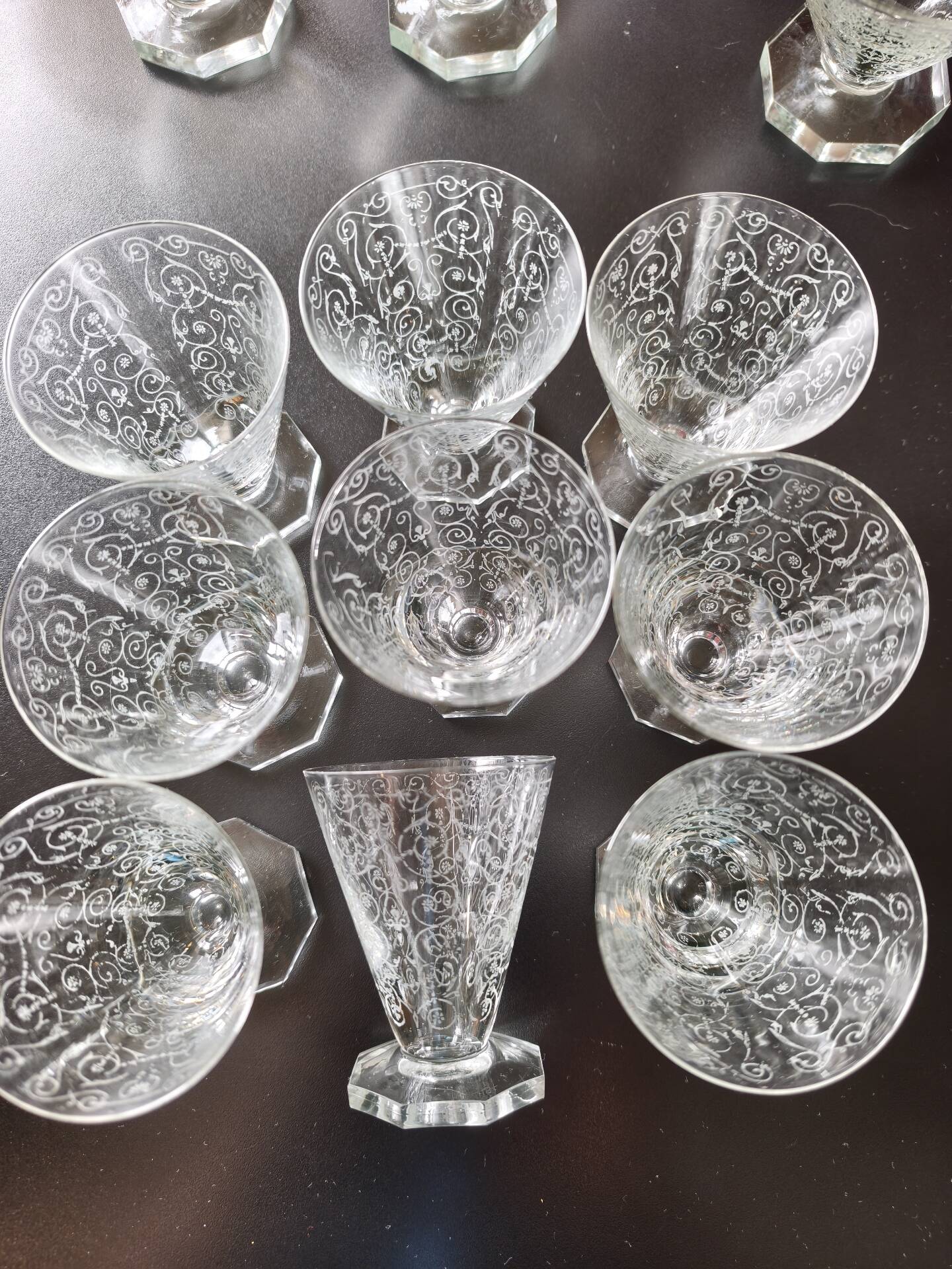 Lot de 34 magnifiques verres en cristal Baccarat