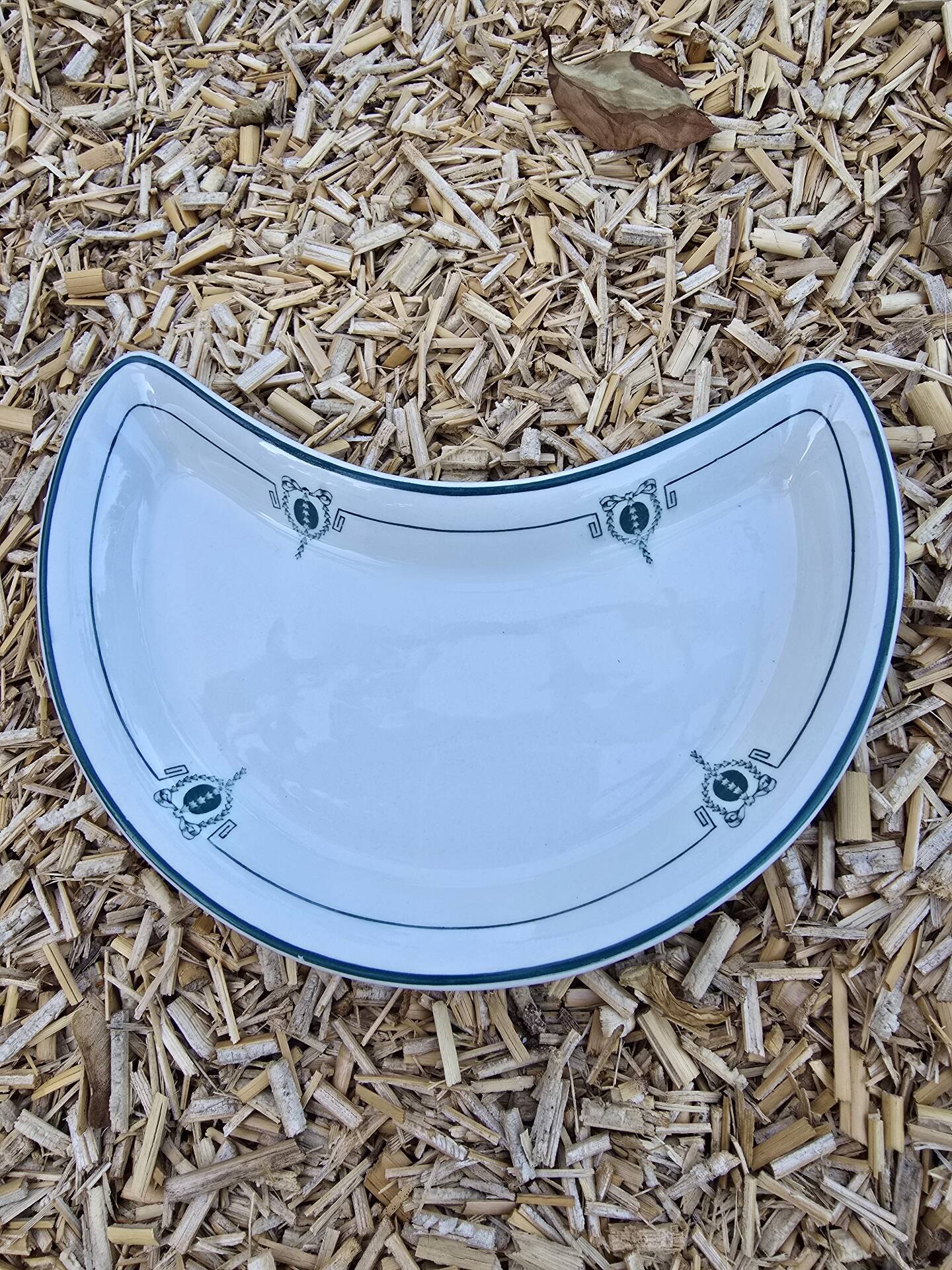 Assiettes à salade en croissant faience anglaise