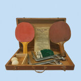Ancien jeu de tennis de table dans sa boîte d’origine