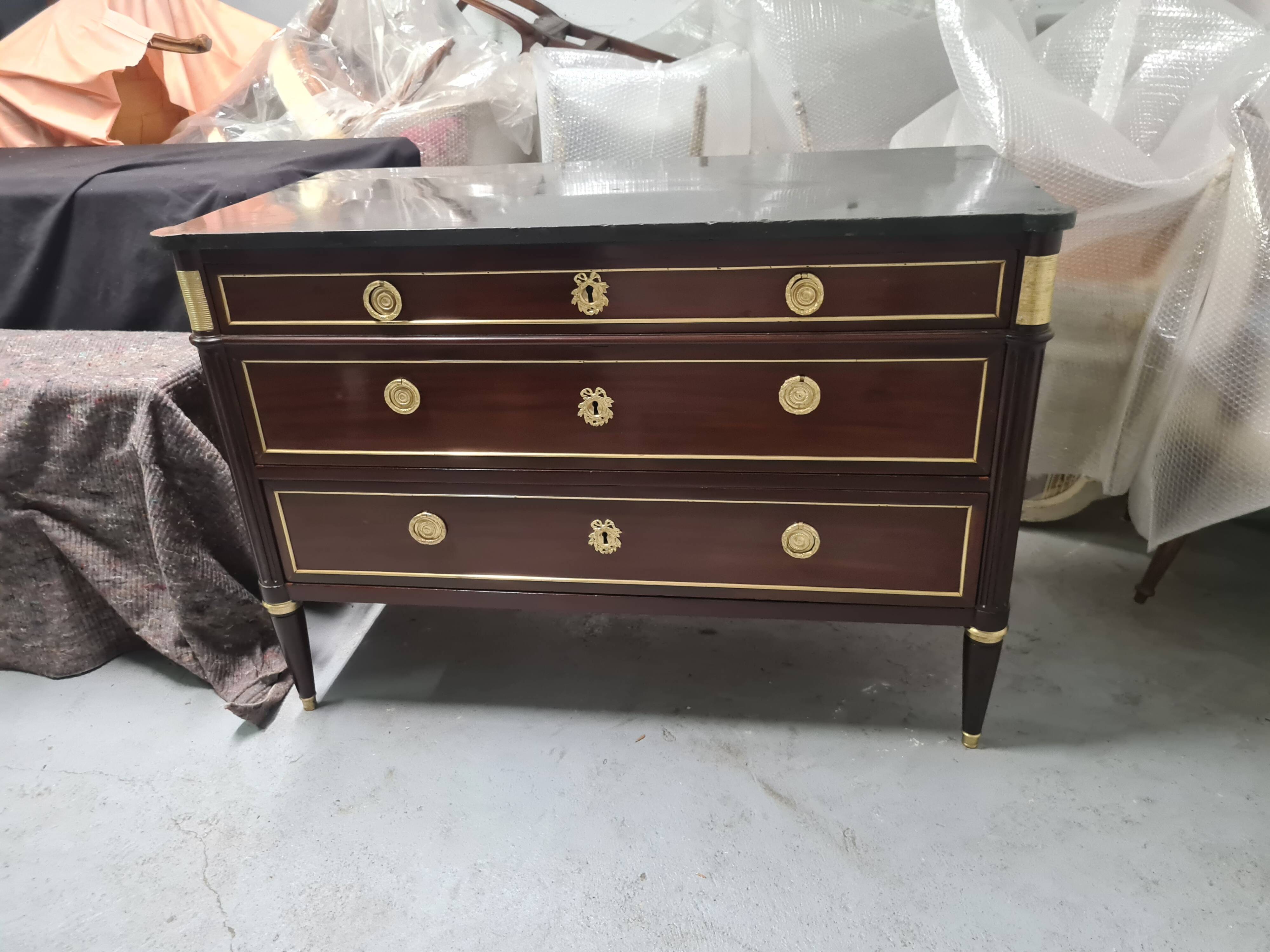 Commode epoque Louis XVI en acajou