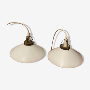 Paire de suspensions en opaline