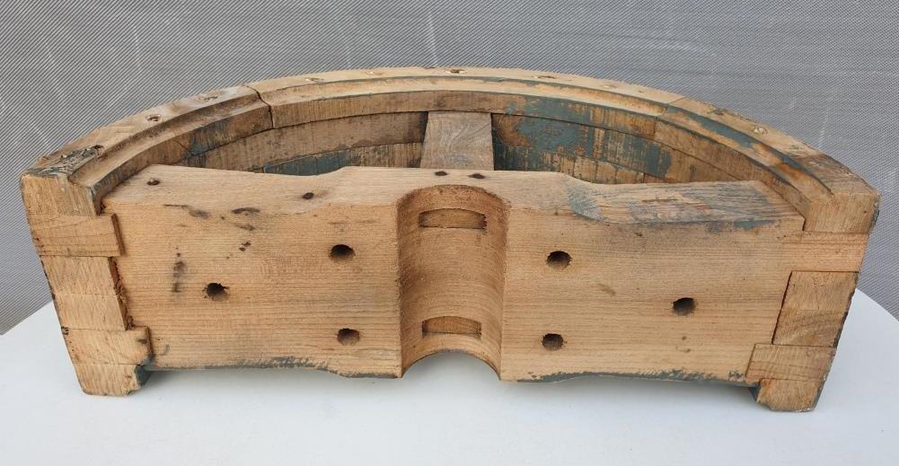 Half-moon arch transom in solid wood