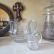 2 pichets en verre anciens
