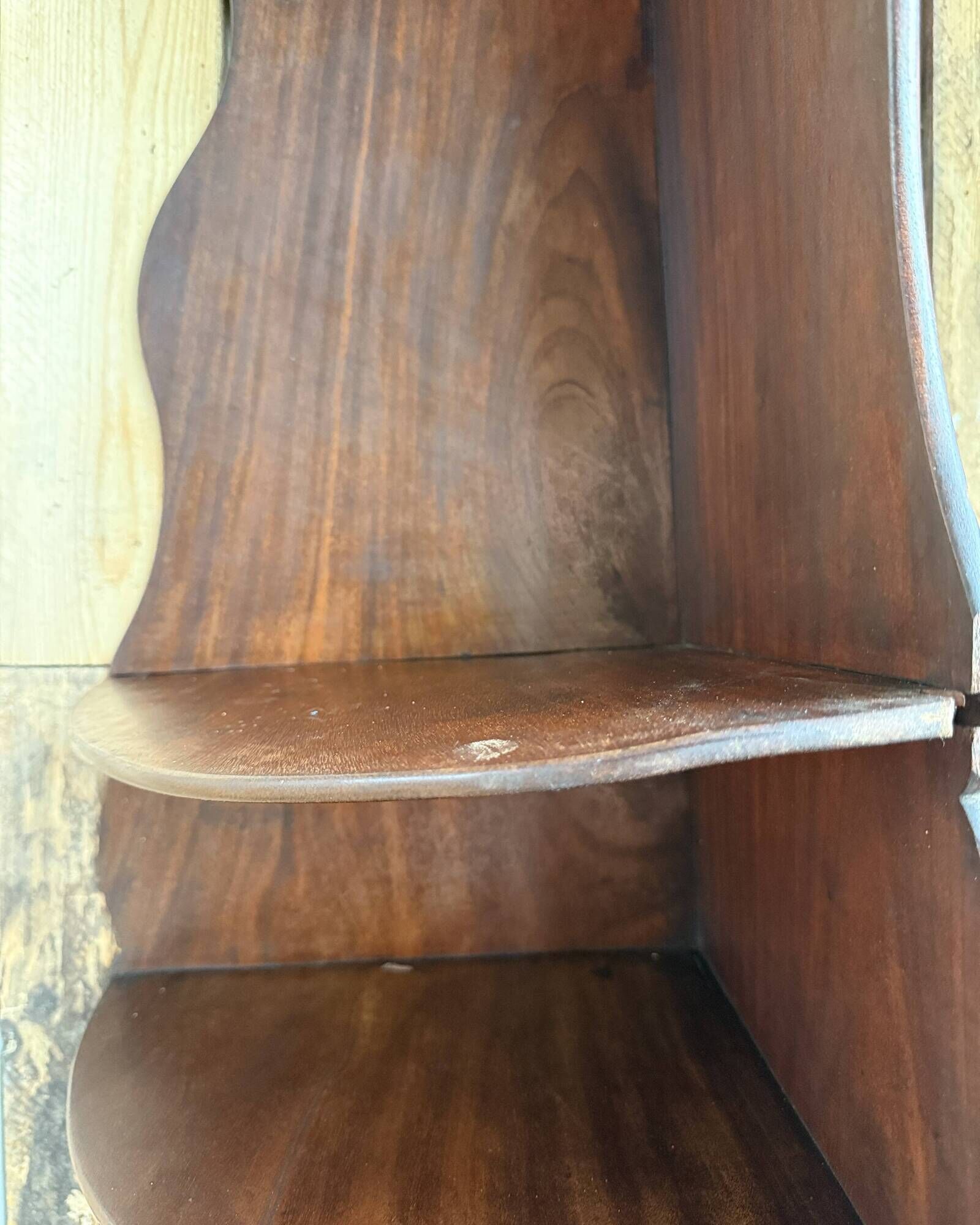 Grande étagère d’angle ancien e