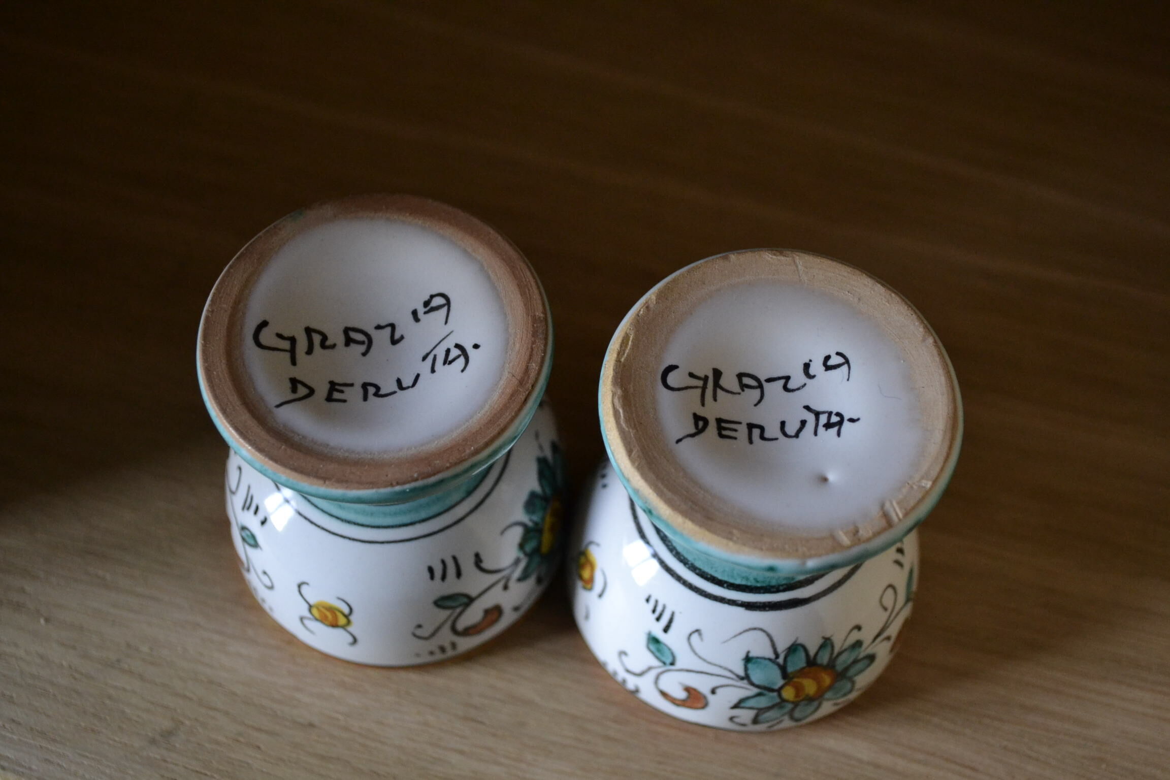 2 Deruta cockroaches
