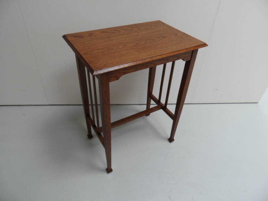 Table d'appoint en chêne ancien