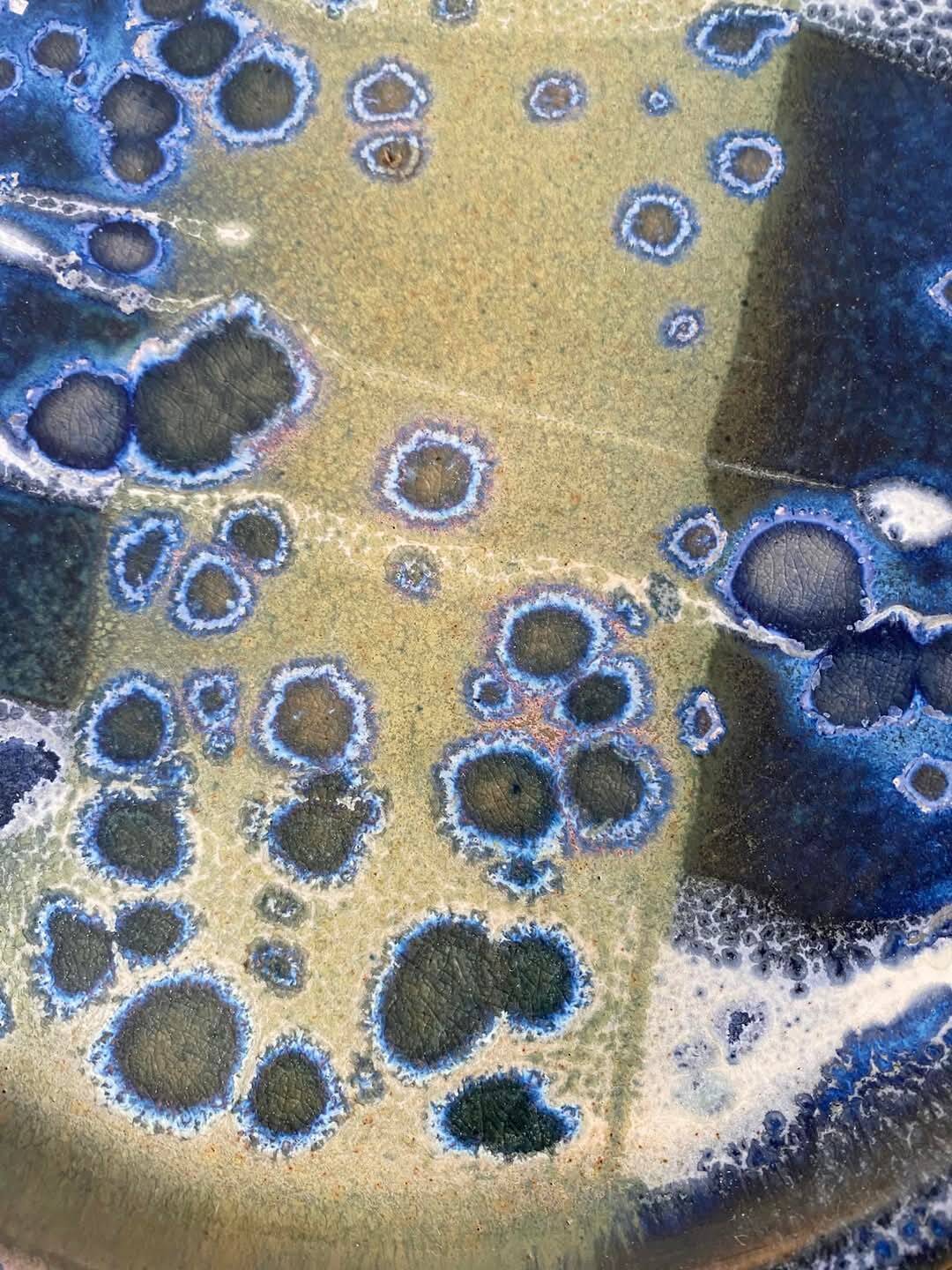 Presentation dish or large plate in enamelled stoneware